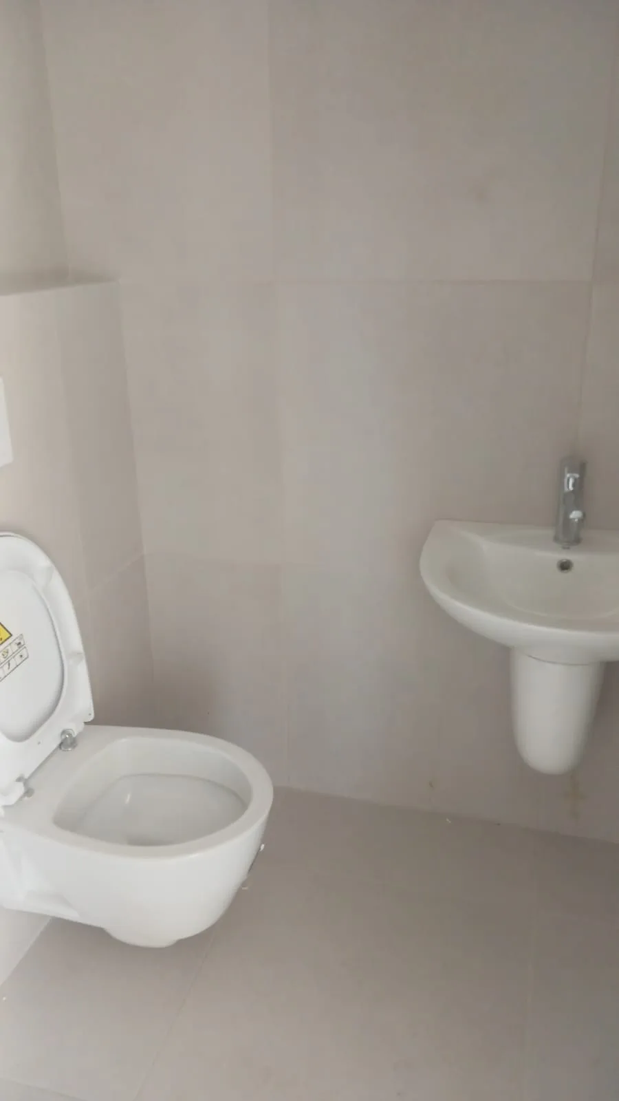 Office for rent in Dekwaneh — الصورة 5