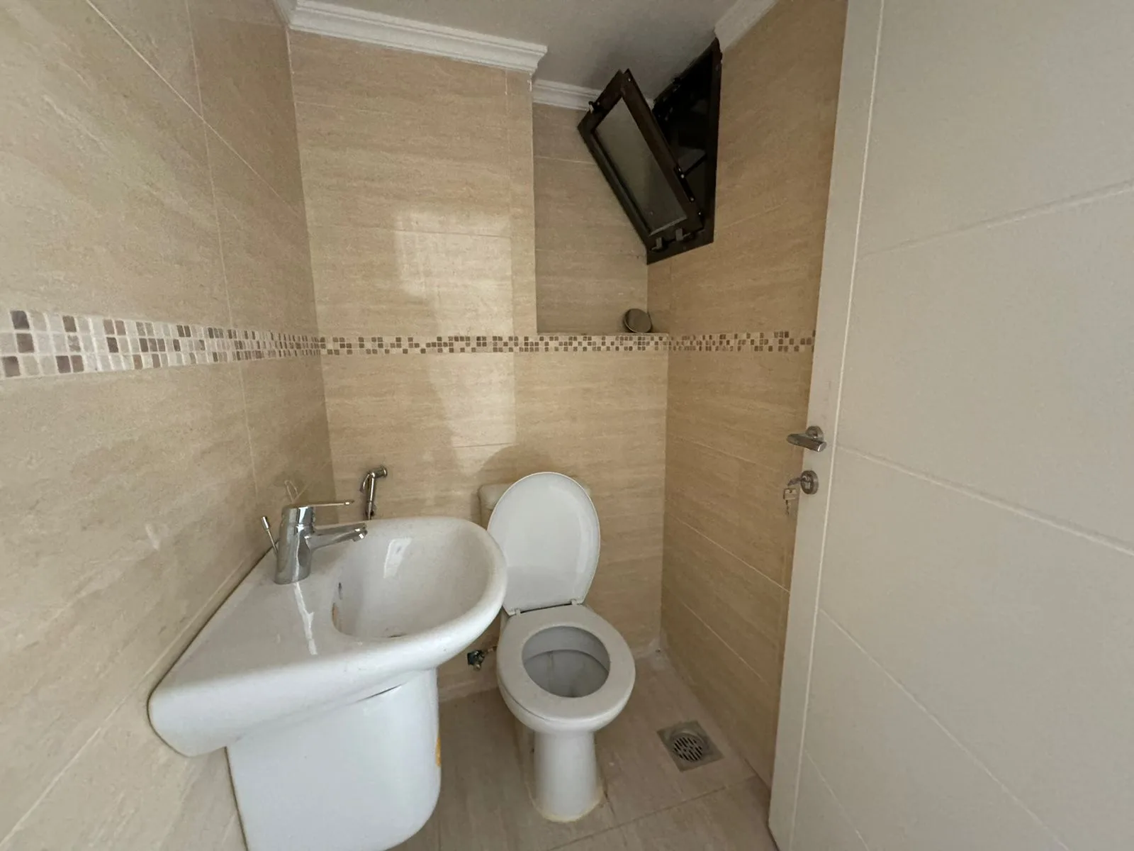 Apartment for Sale in Louaize, Lebanon — الصورة 4