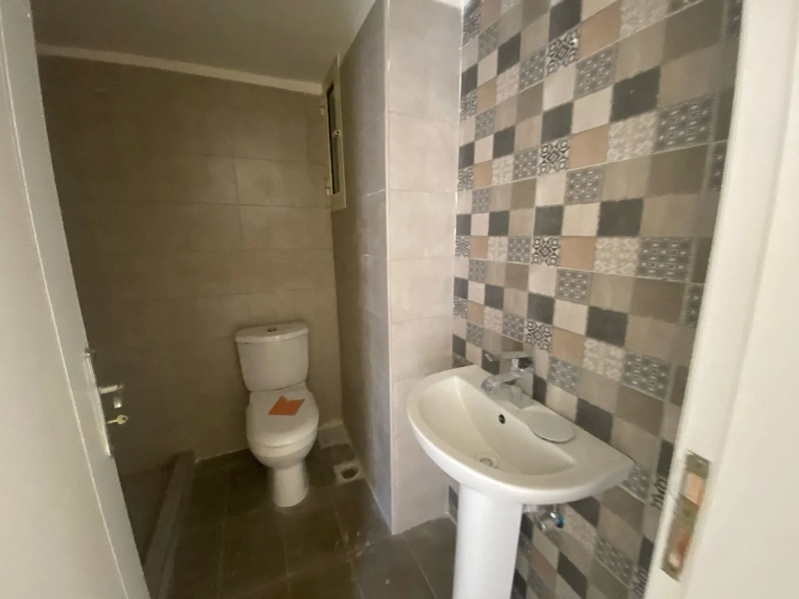 Apartment for Sale in Baouchriyeh, Lebanon — الصورة 8