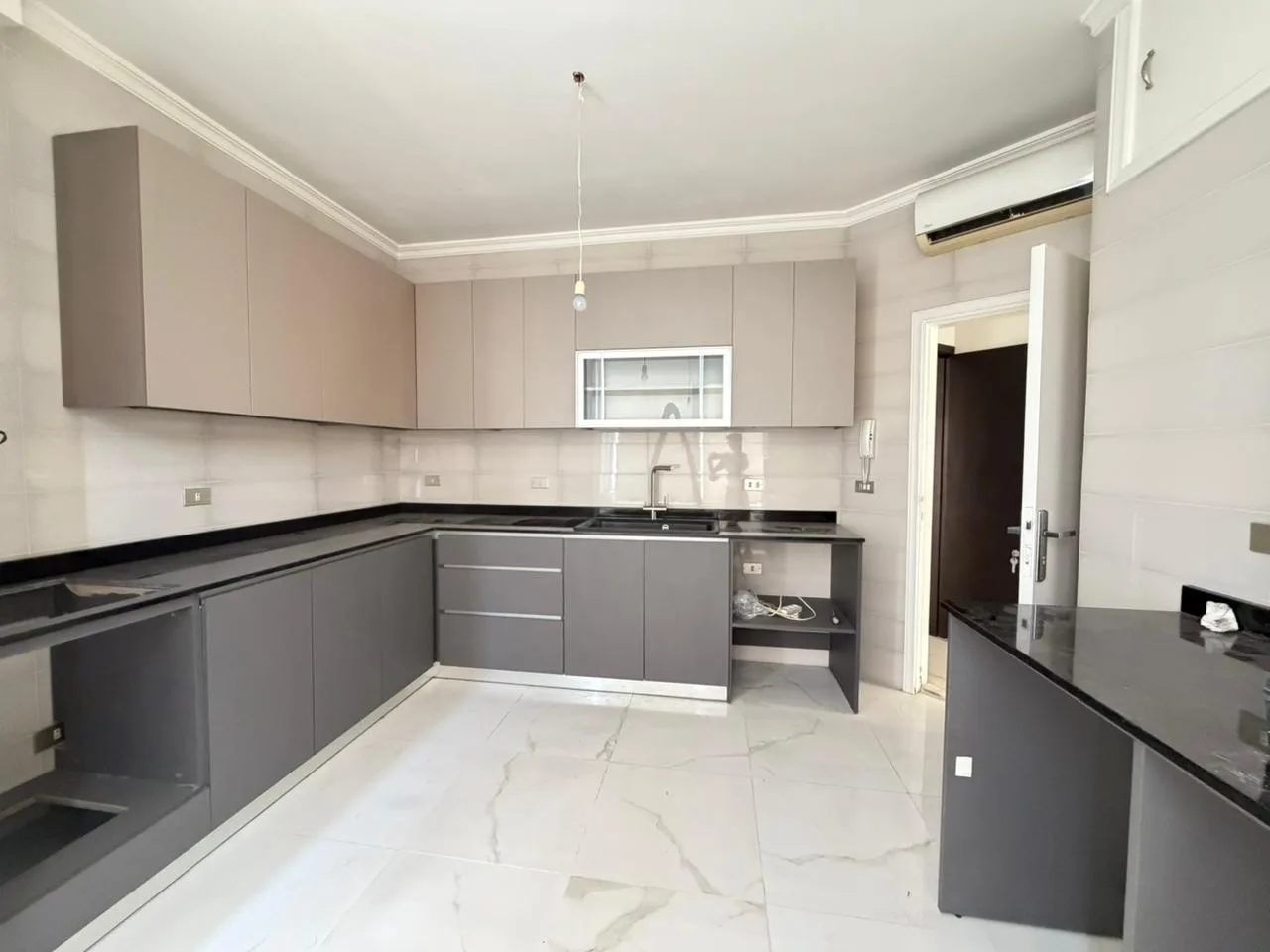 Apartment for Sale in Achrafieh — الصورة 3