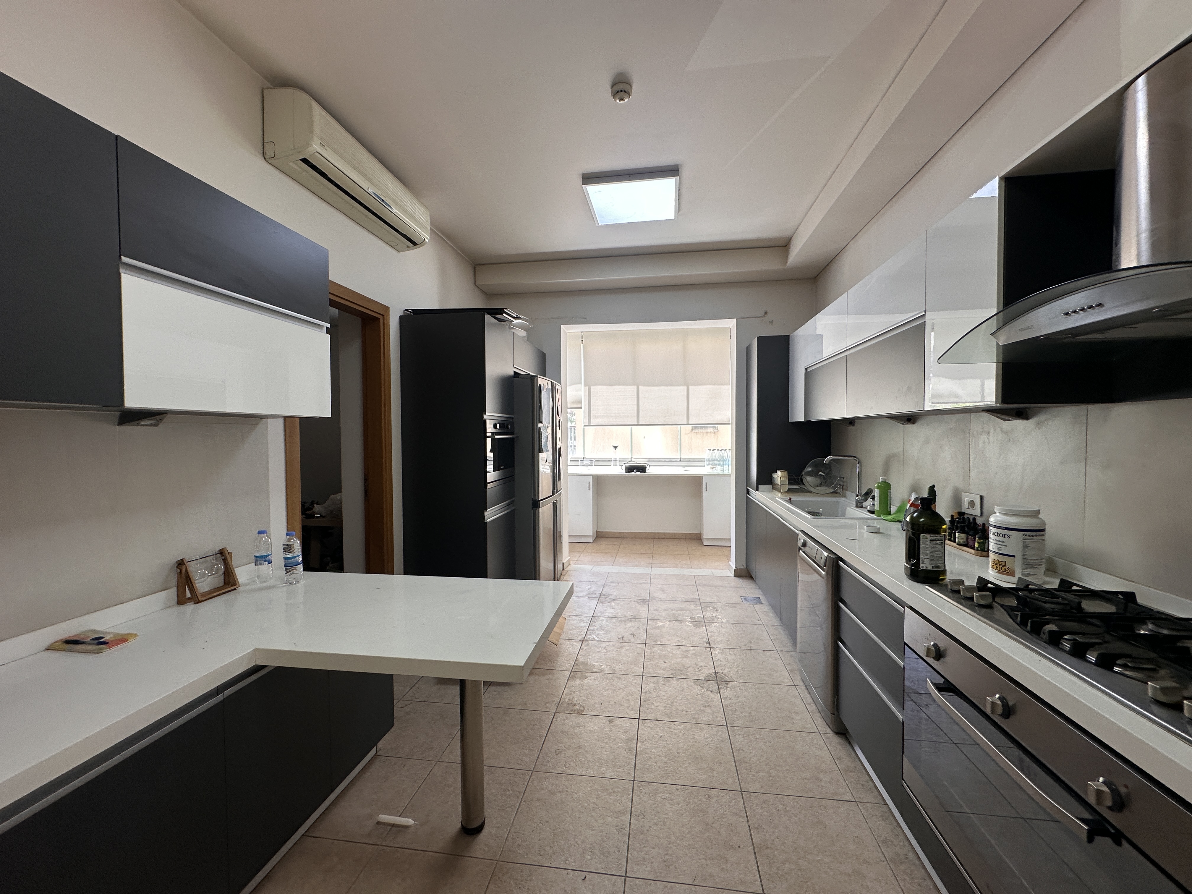 Lovely Layout Apartment in Calm Area for Sale in Achrafieh, Beirut — الصورة 4