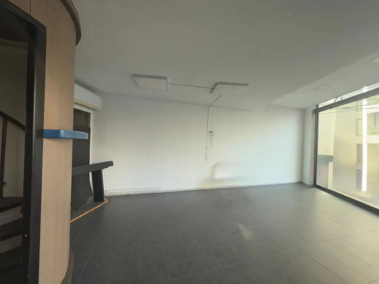 Shop for rent in Sassine, Beirut, Lebanon — photo 4