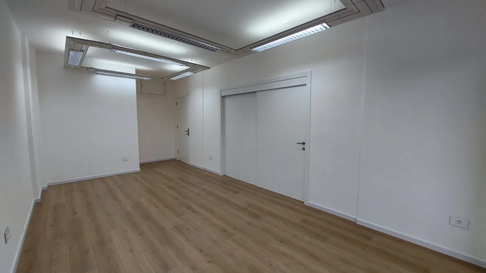 Office for rent in Ain al-Mraiseh — الصورة 3