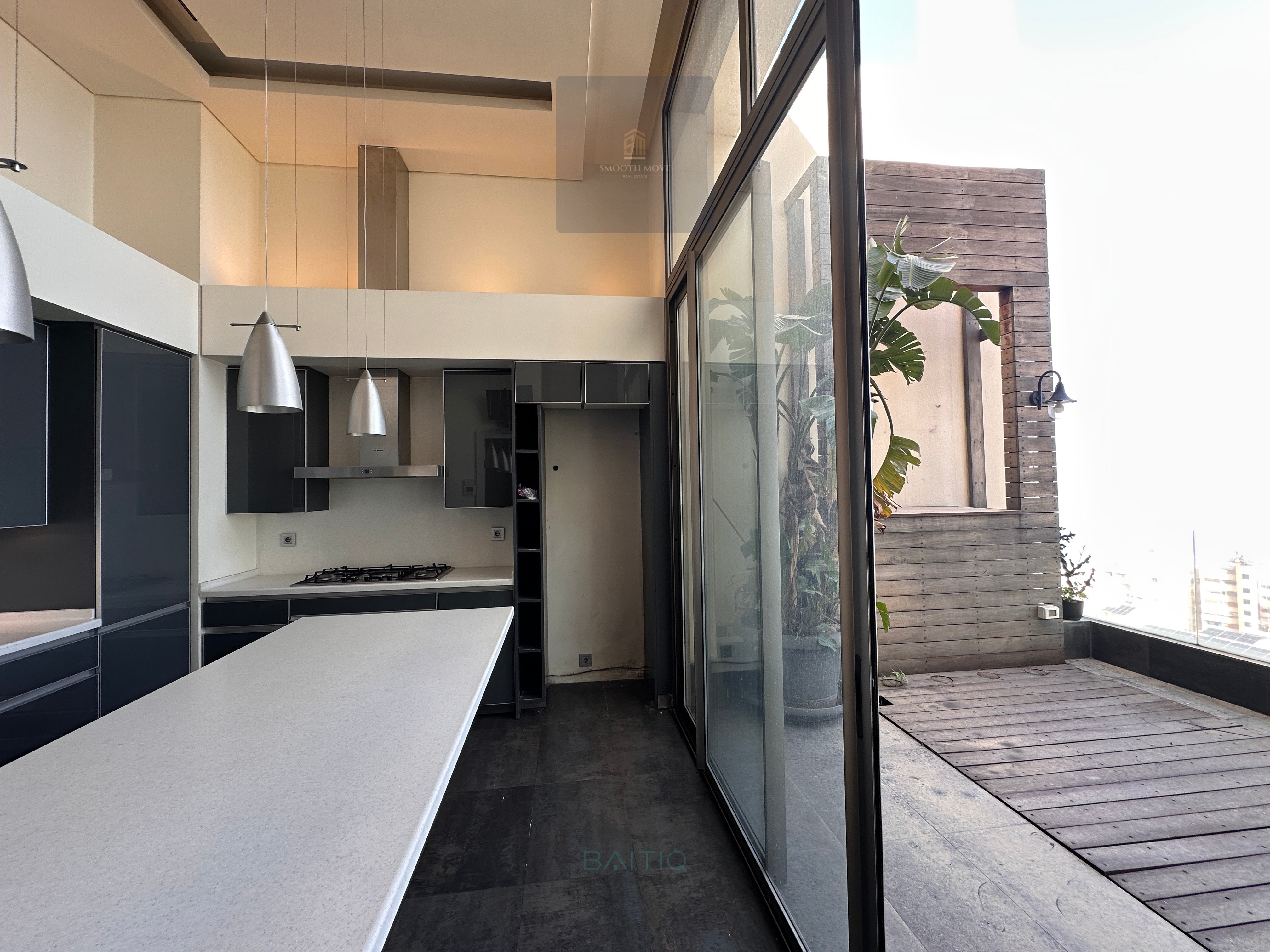 Breathtaking Loft-Style Seaview Apartment for Sale in Hamra, Beirut — الصورة 10