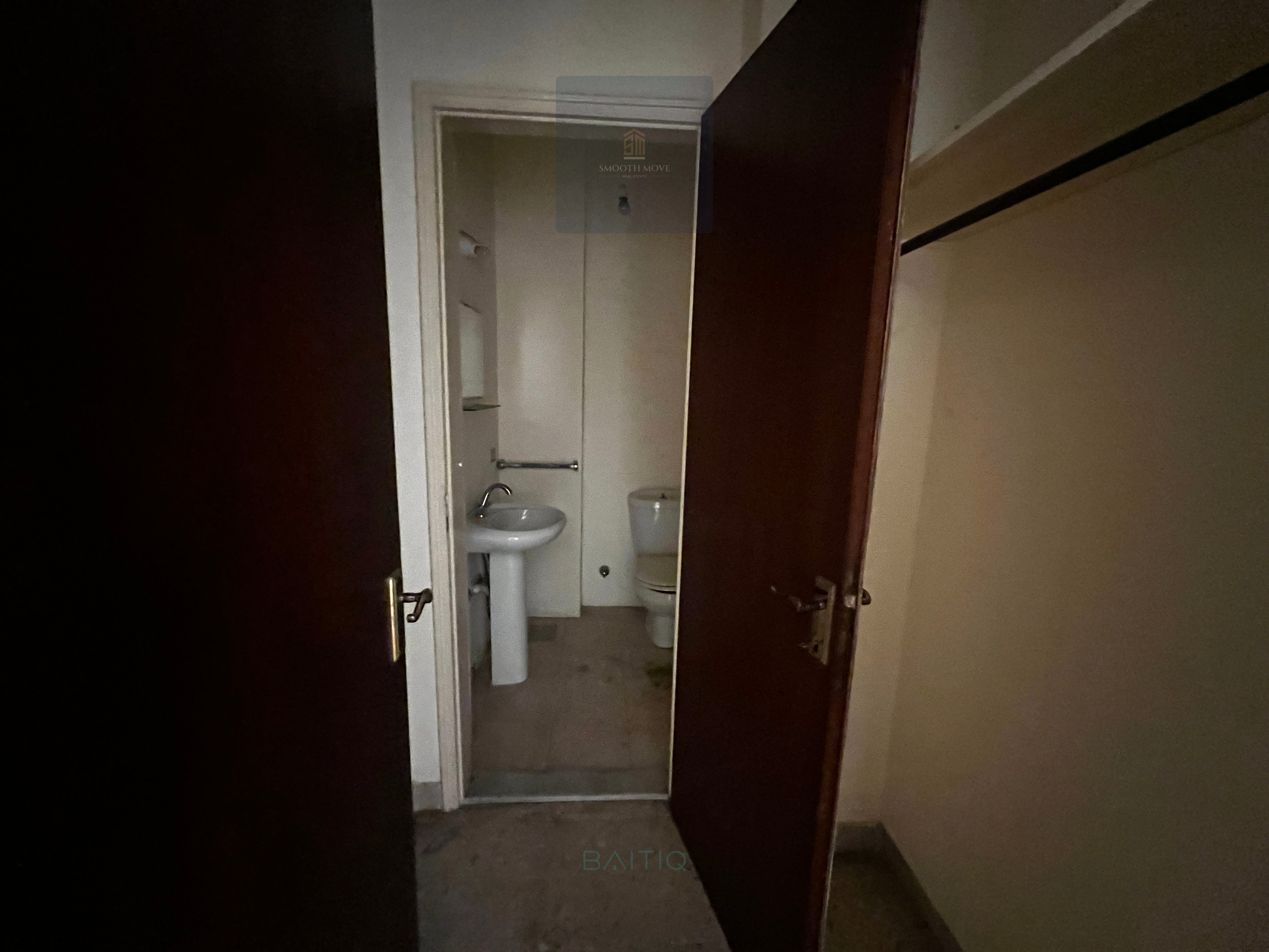 Spacious and Catchy Price Apartment for sale in Sanayeh Beirut — الصورة 17