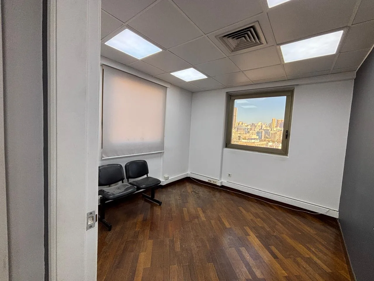 Office for rent in Badaro — الصورة 2