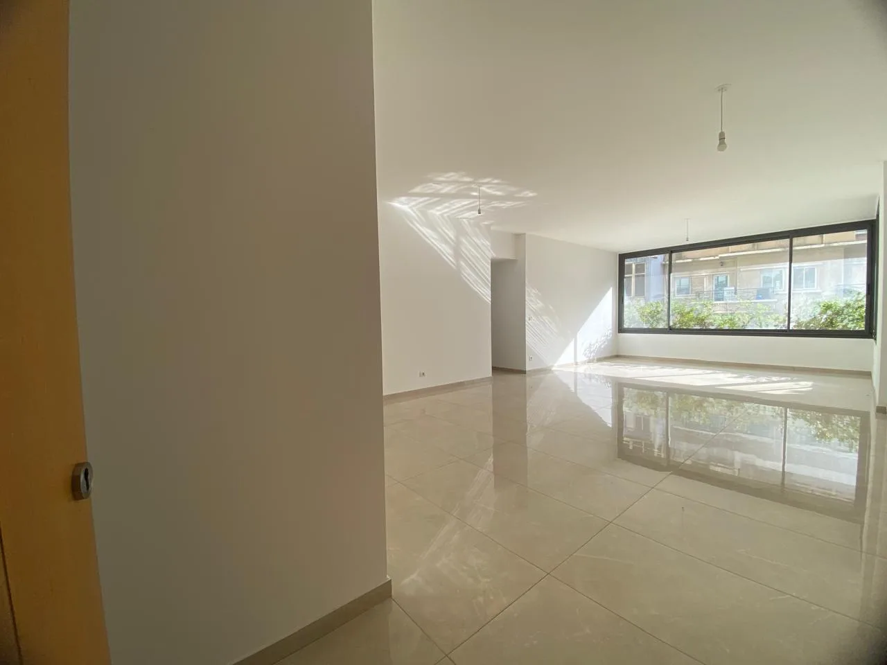 Apartment for Sale in Hamra — الصورة 5