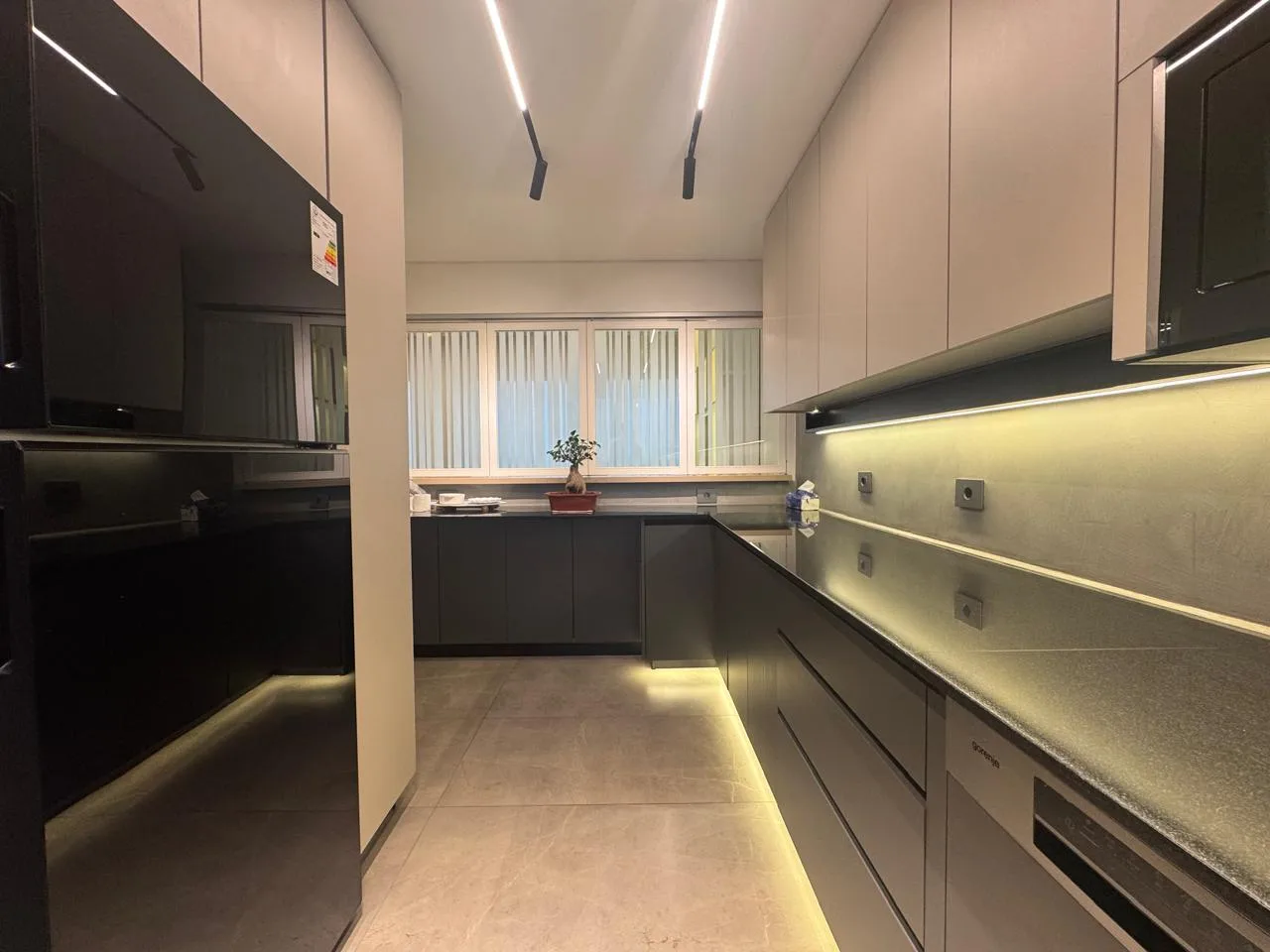 Apartment for Rent in Achrafieh, Beirut, Lebanon — الصورة 8