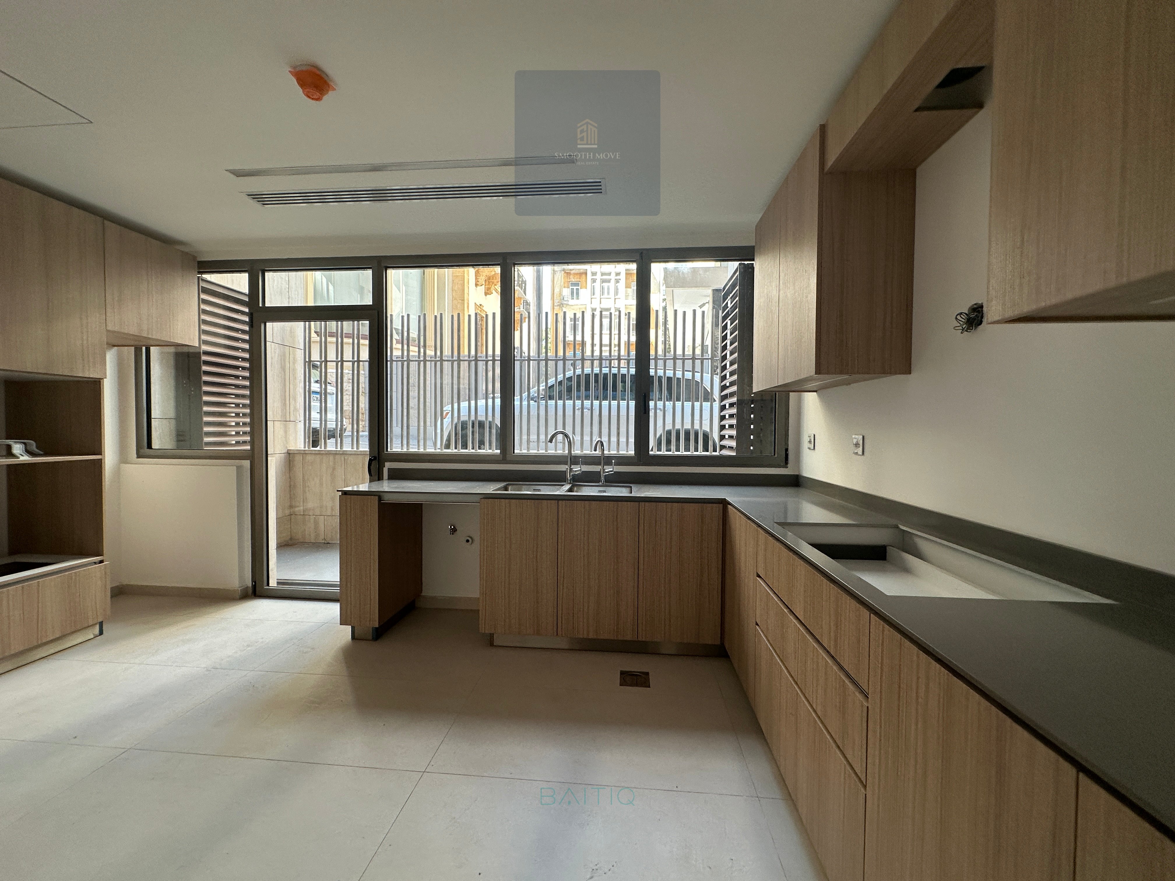 Lovely Ground-Floor Duplex Apartment for Sale in Saifi, Beirut — الصورة 10