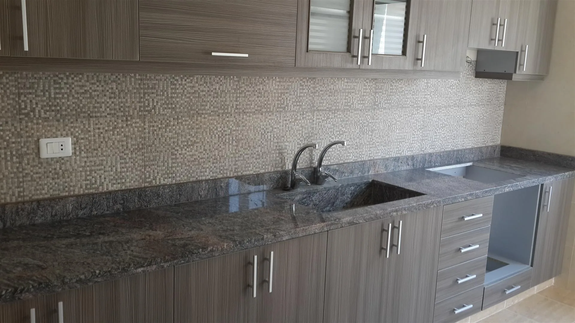Apartment for Sale in Zouk Mosbeh, Lebanon — الصورة 3