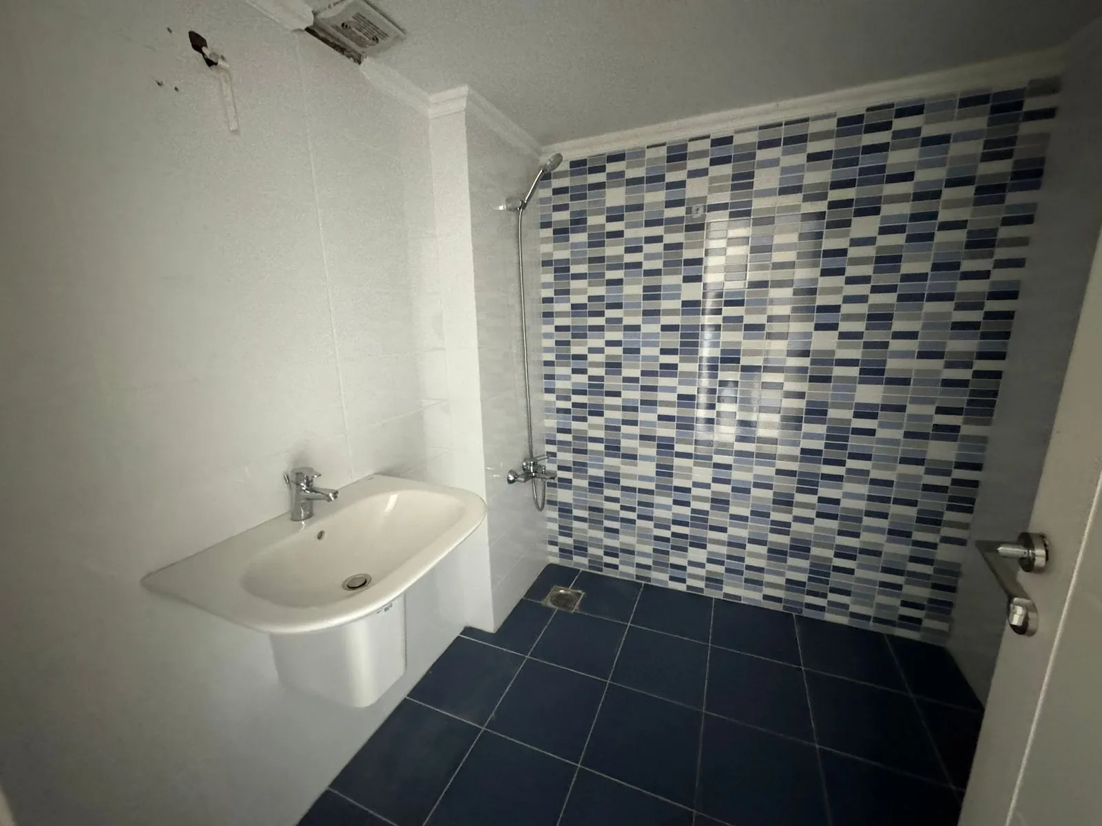 Apartment for Sale in Louaize, Lebanon — الصورة 7