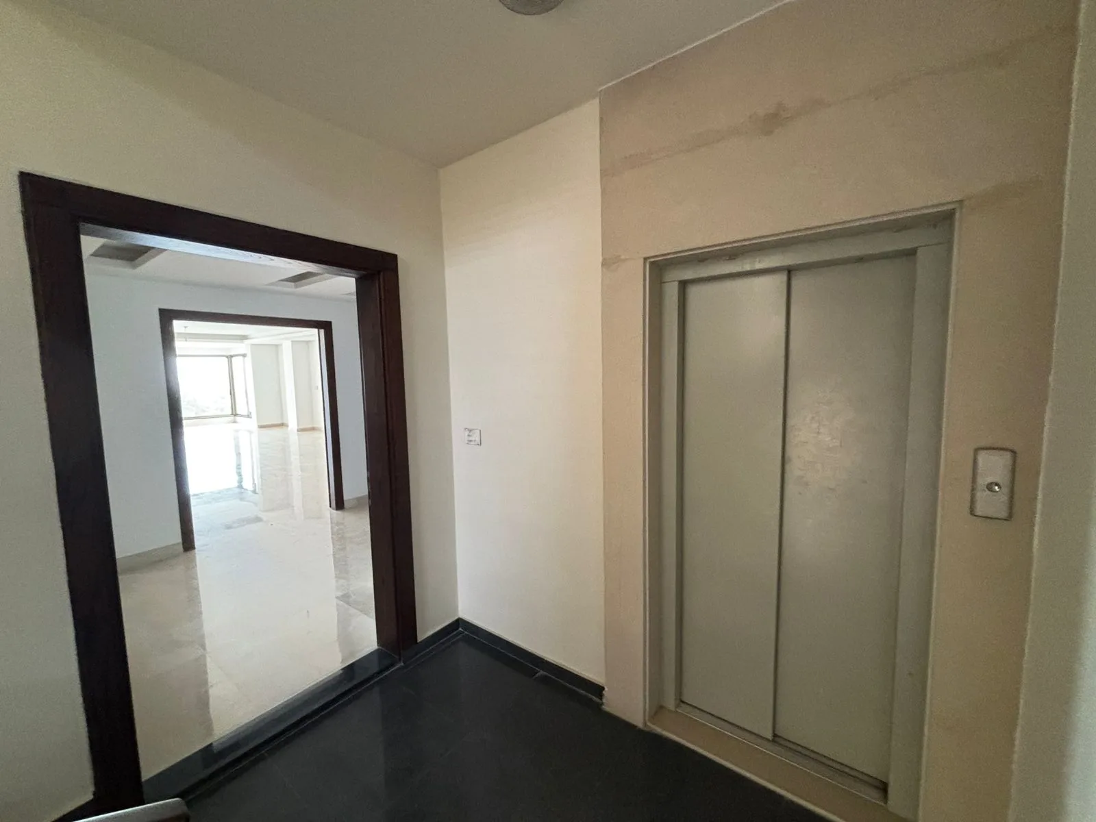 Apartment for Sale in Cornet Chahwan — الصورة 6