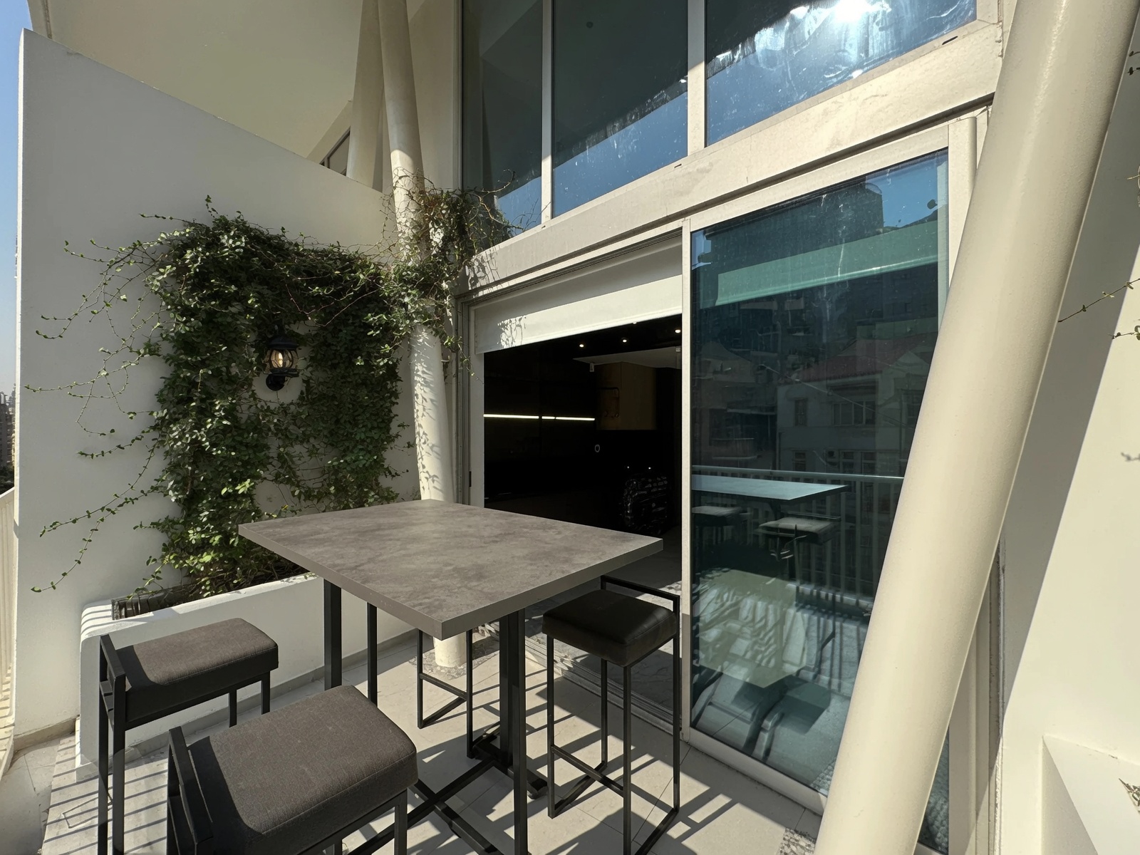 Contemporary One-Bedroom Residence in Gemmayzeh — الصورة 3