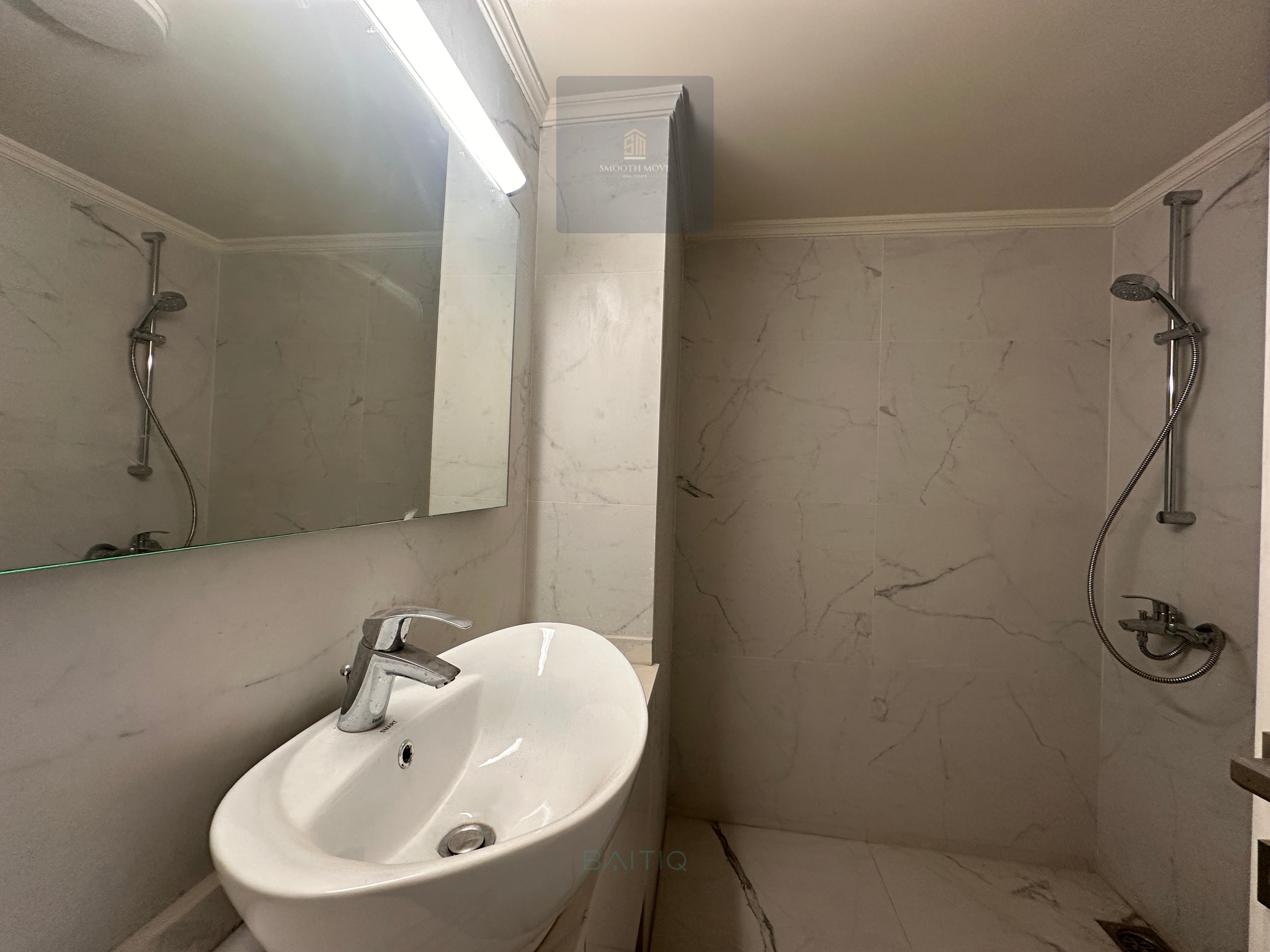 Spacious Apartment in Prime Location for Rent in Downtown, Beirut — الصورة 3