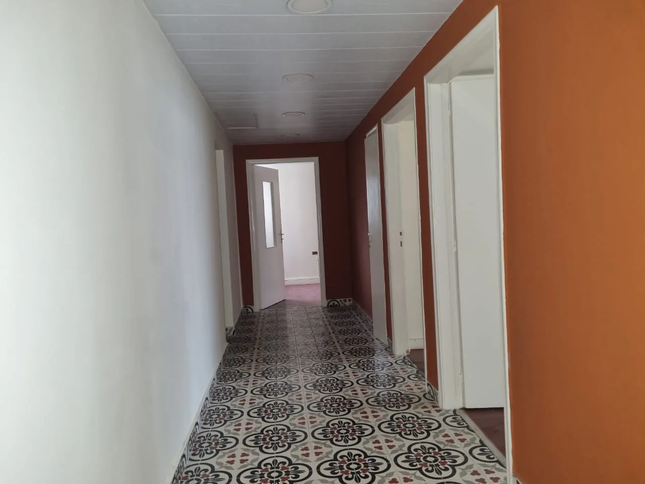 Office for rent in Verdun, Beirut, Lebanon — الصورة 8