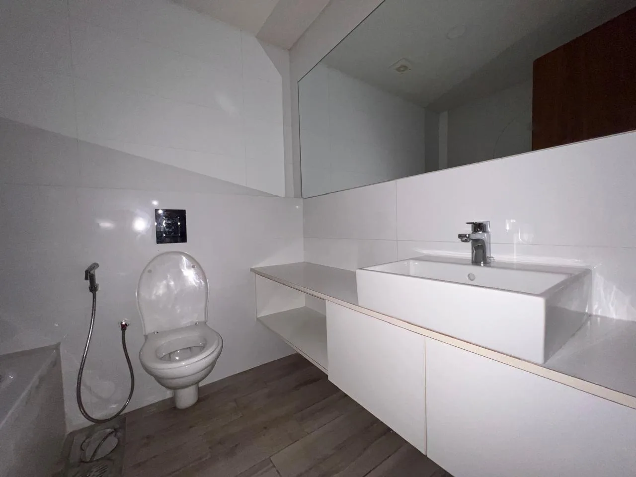 Apartment for Rent in Charles Malek Achrafieh, Lebanon — الصورة 10