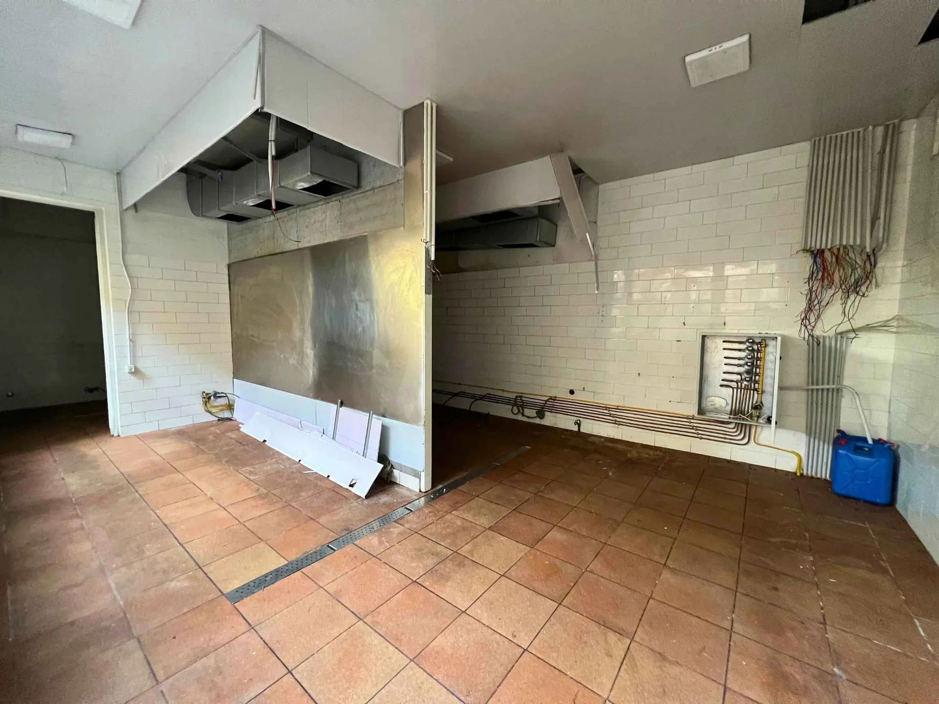Shop for Rent in Mar Mikhael,, Beirut, Lebanon — الصورة 9