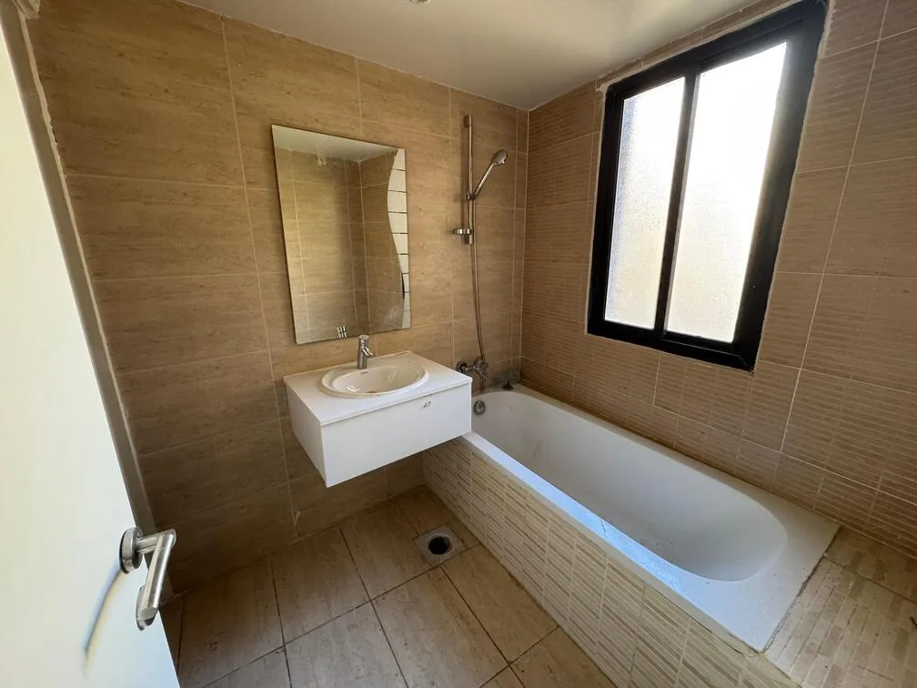 Office for Sale in Saifi Village — الصورة 6