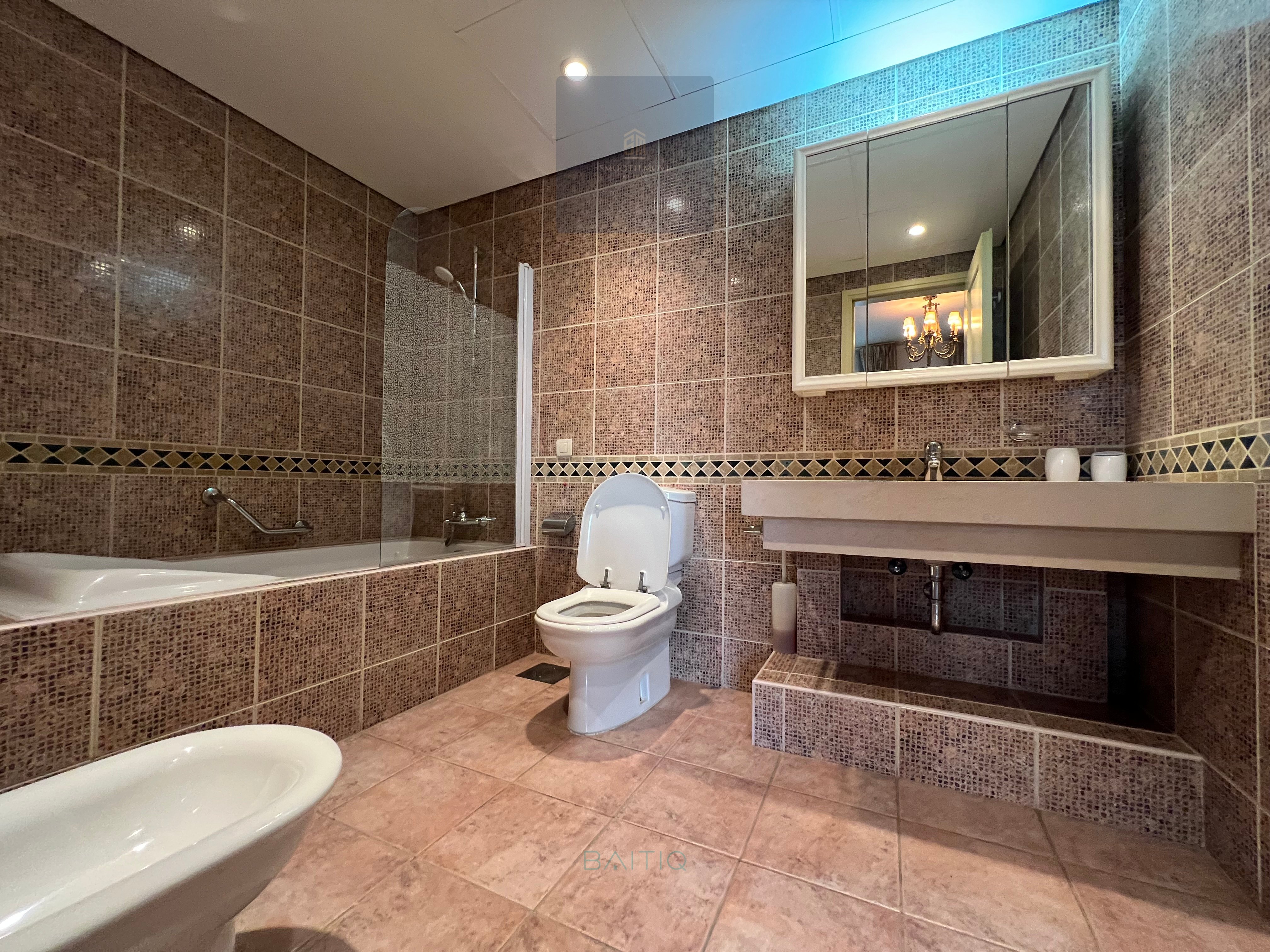 Spacious Classical Three Bedroom Apartment for sale in Saifi Village — الصورة 12