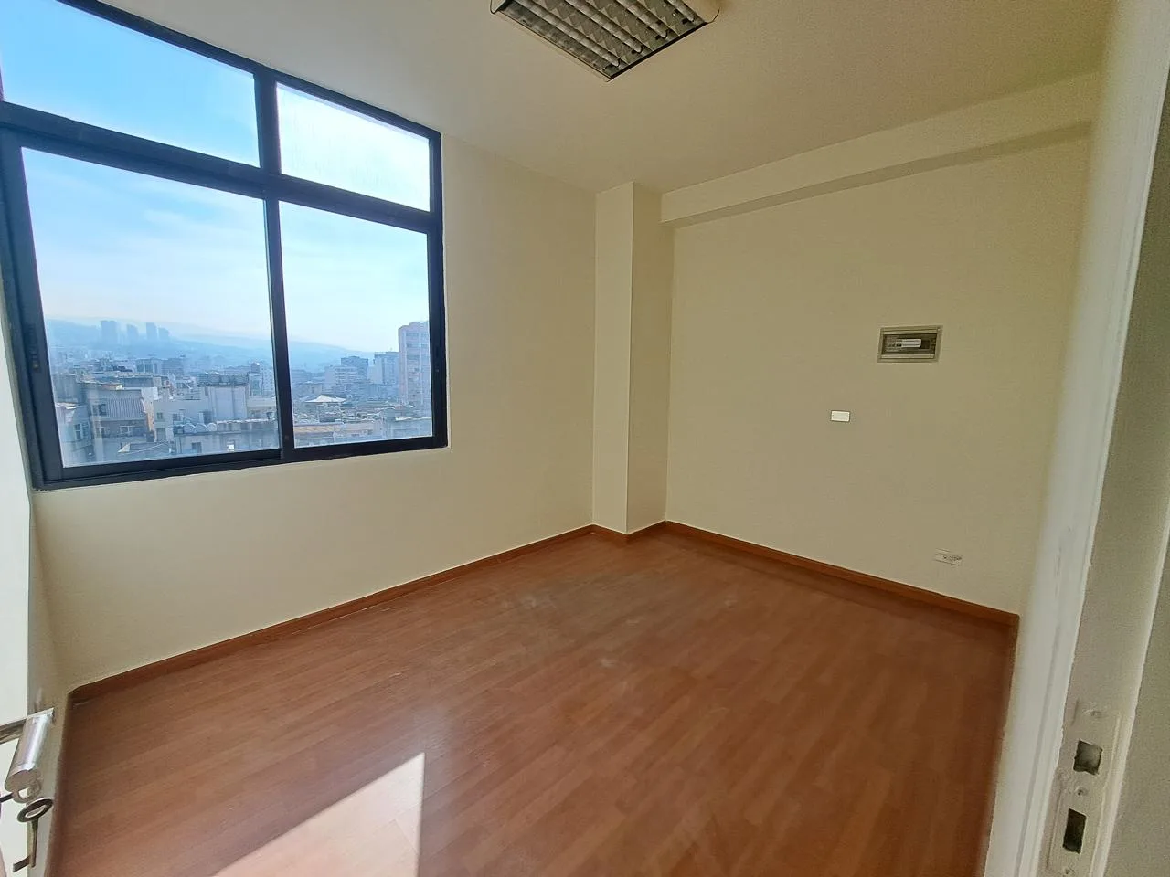 Office for rent in Daoura, Lebanon — الصورة 2