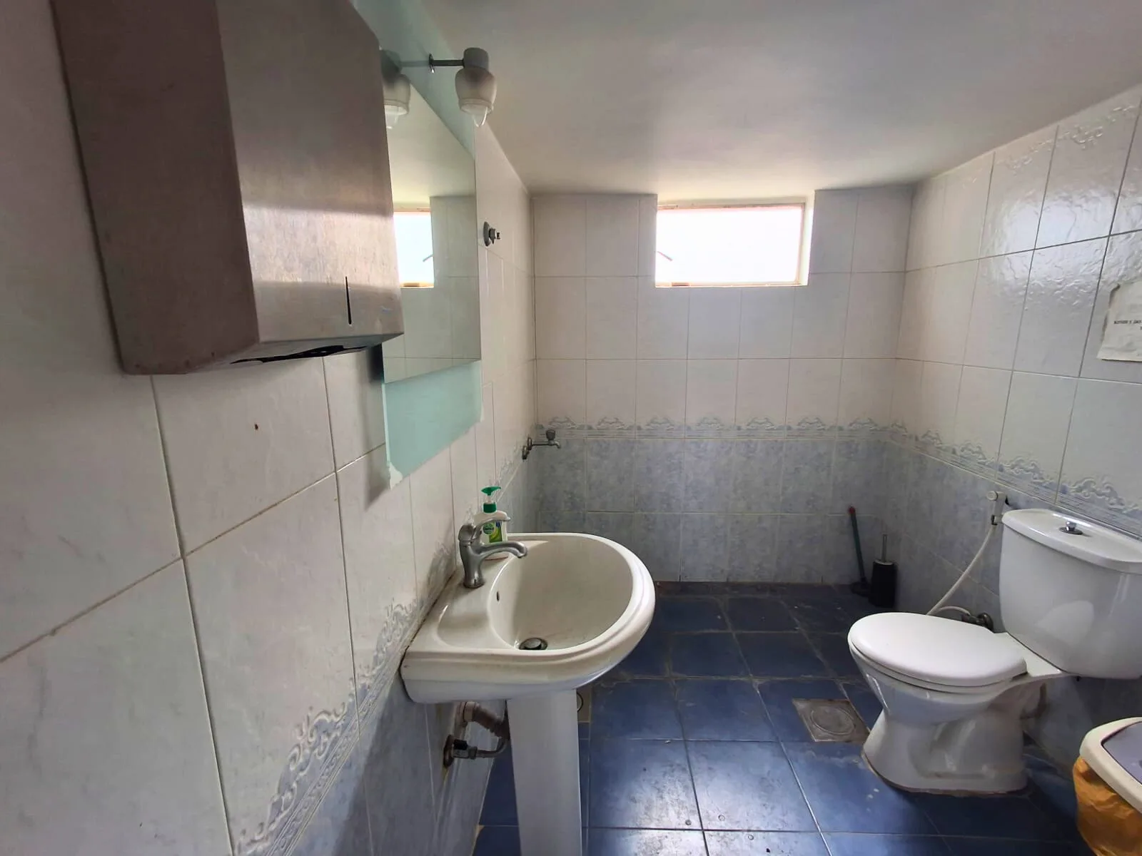 Office for Rent in Caree d'or, Achrafieh, Beirut, Lebanon — الصورة 10