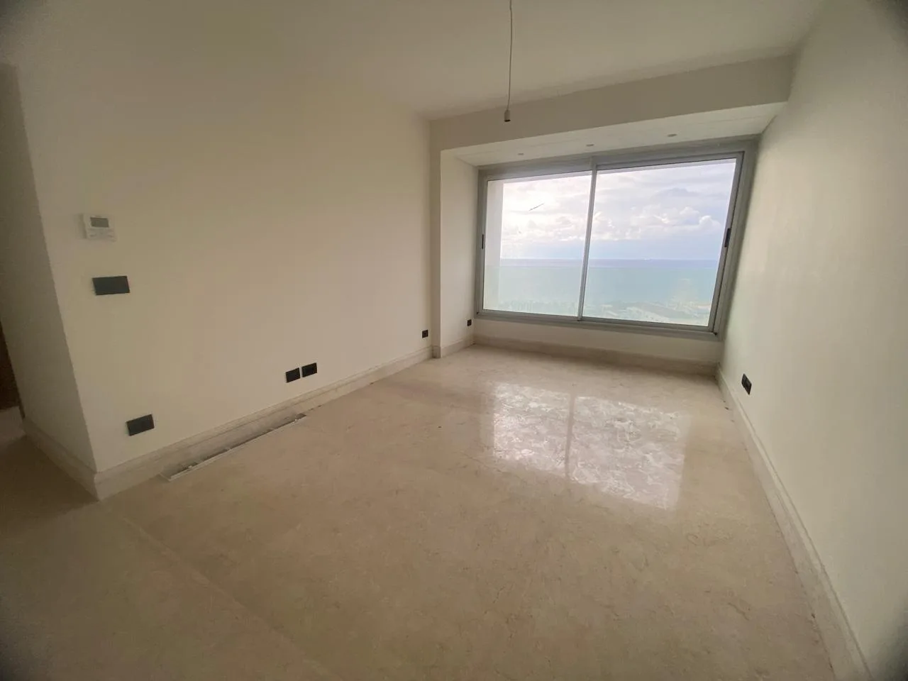 Apartment for Sale in Raoucheh, Beirut, Lebanon — الصورة 7