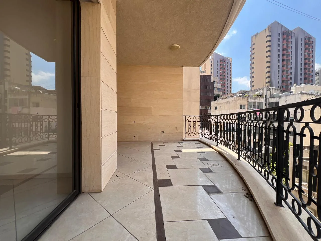 Apartment for Sale in Sioufi — الصورة 8