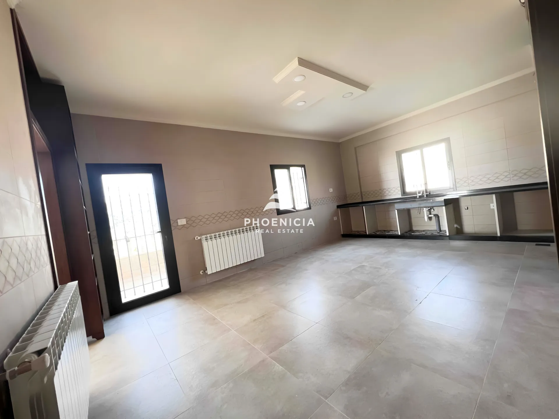 Villa for Sale in Gharzouz — الصورة 6