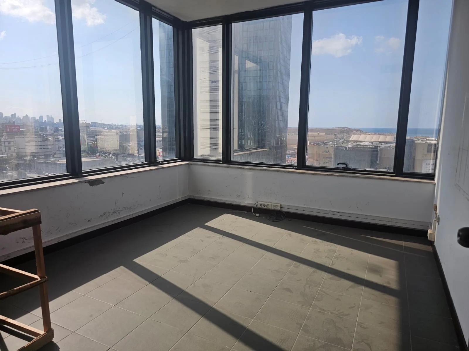 Office for rent in Jdeideh