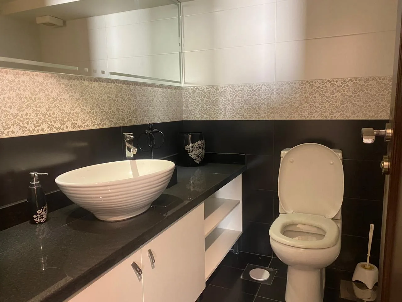 Apartment for Rent in Kfar Hbab, Lebanon — الصورة 6