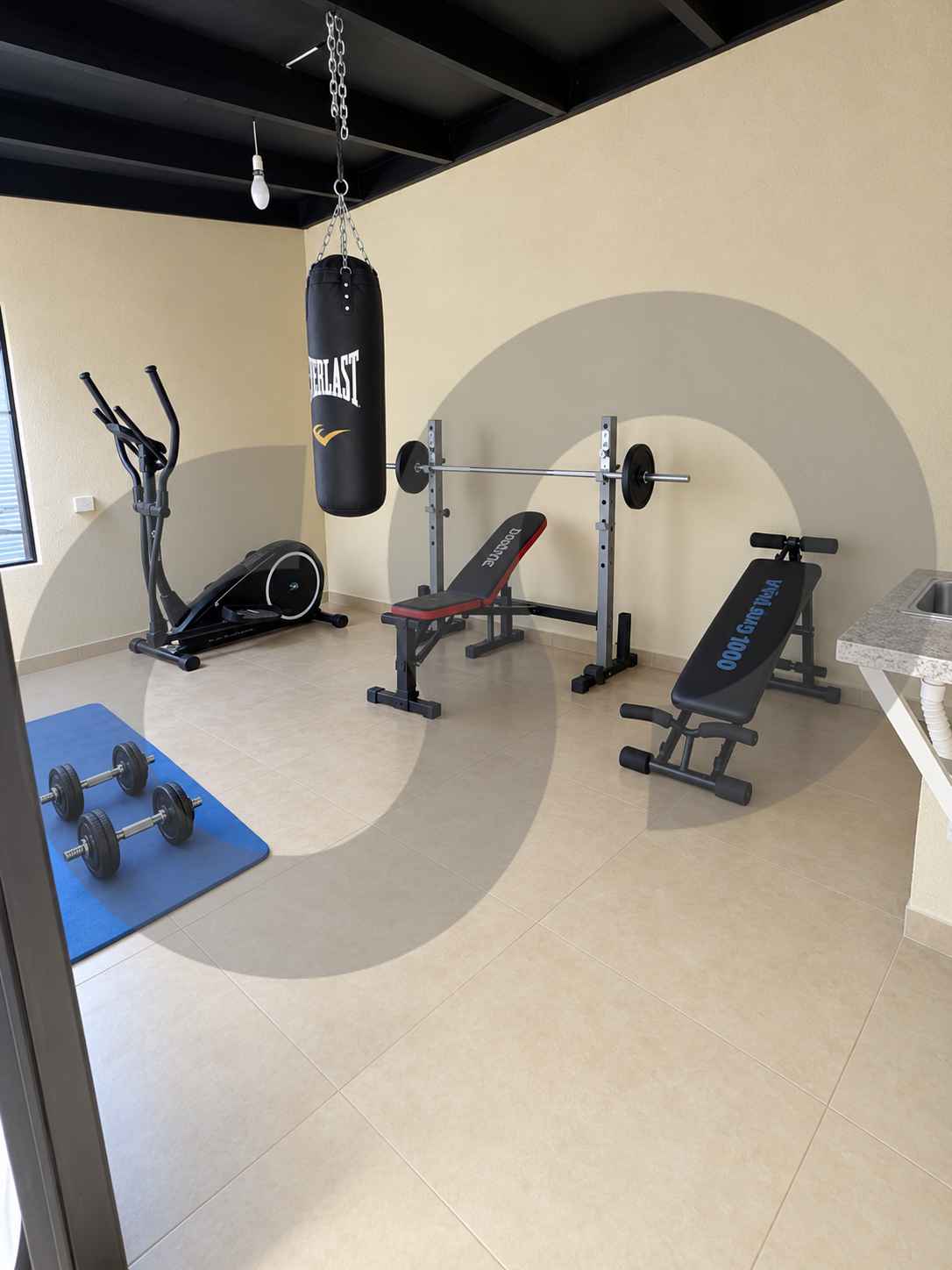 FULLY FURNISHED/practically designed and equipped/ Haret Sakher,KESEROUAN — الصورة 3