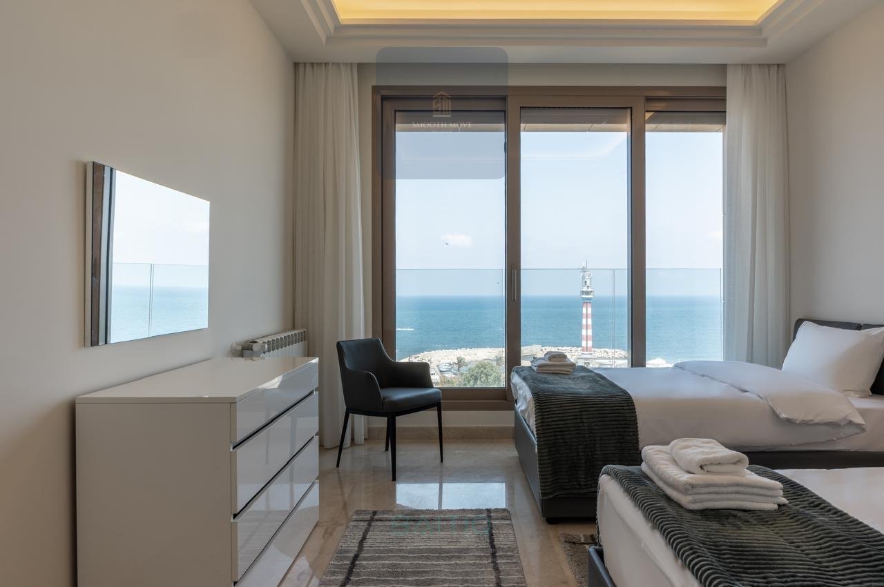 Chic Apartment For Sale in Ain Al Mraiseh, Beirut — الصورة 13