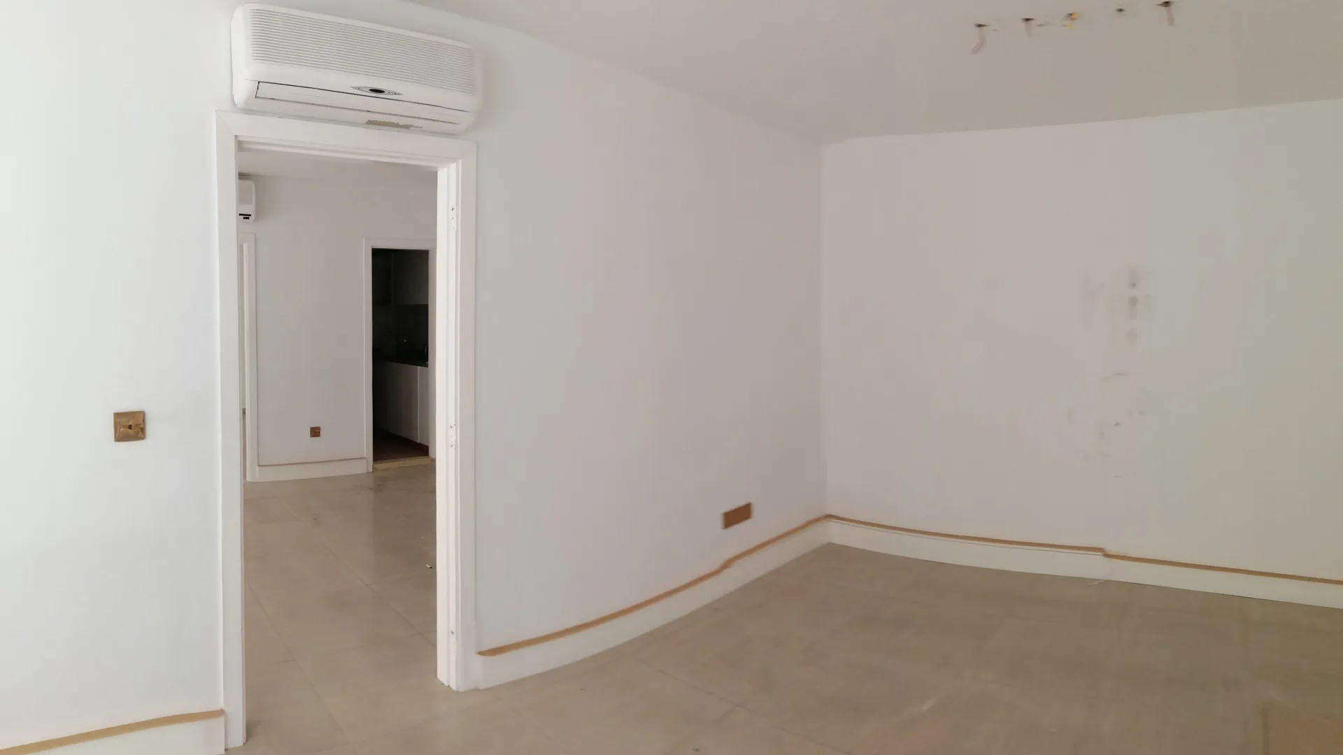 Office for Sale in Saifi Village, Beirut, Lebanon — الصورة 3