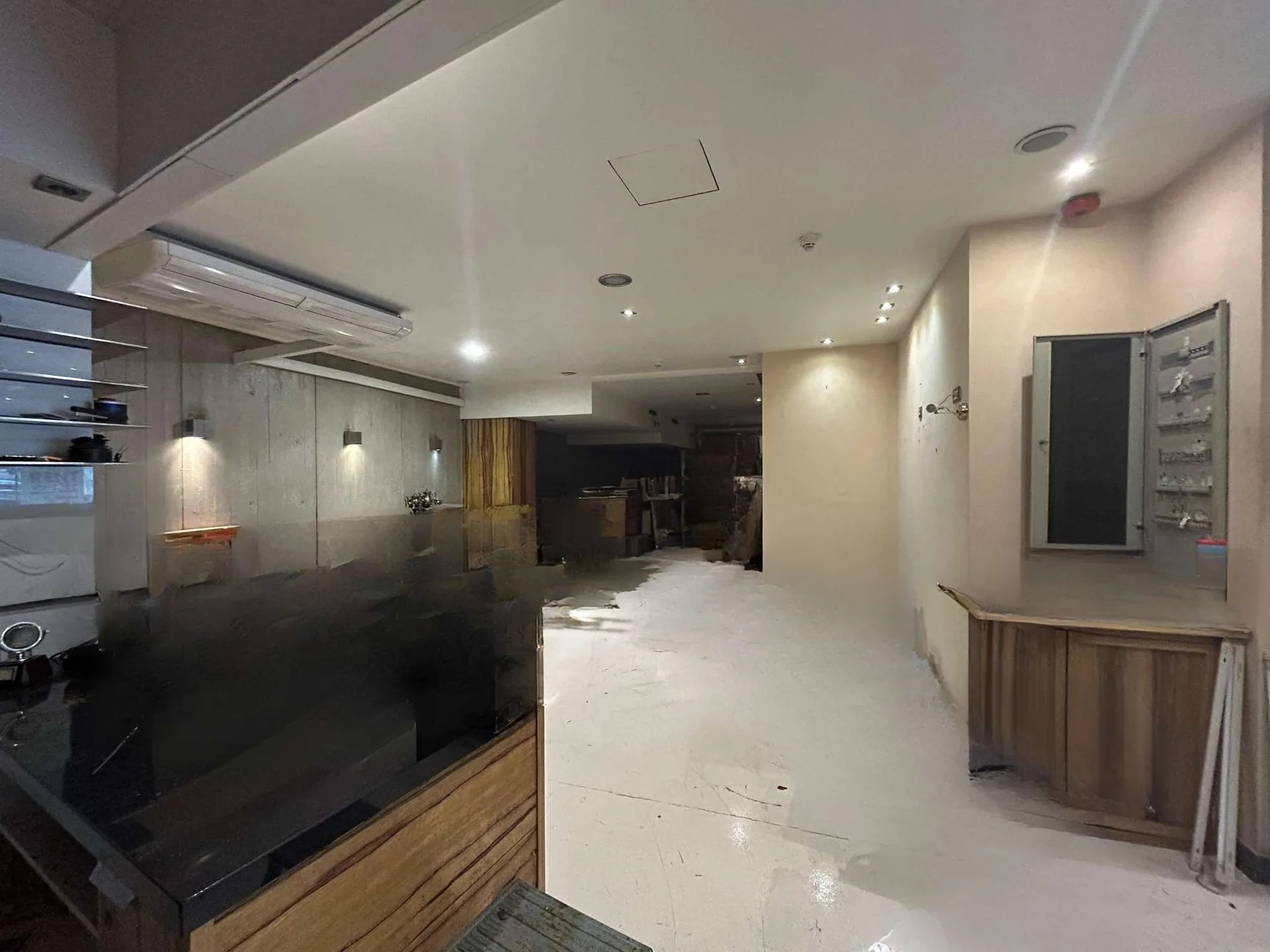 Shop for rent in Verdun — الصورة 2