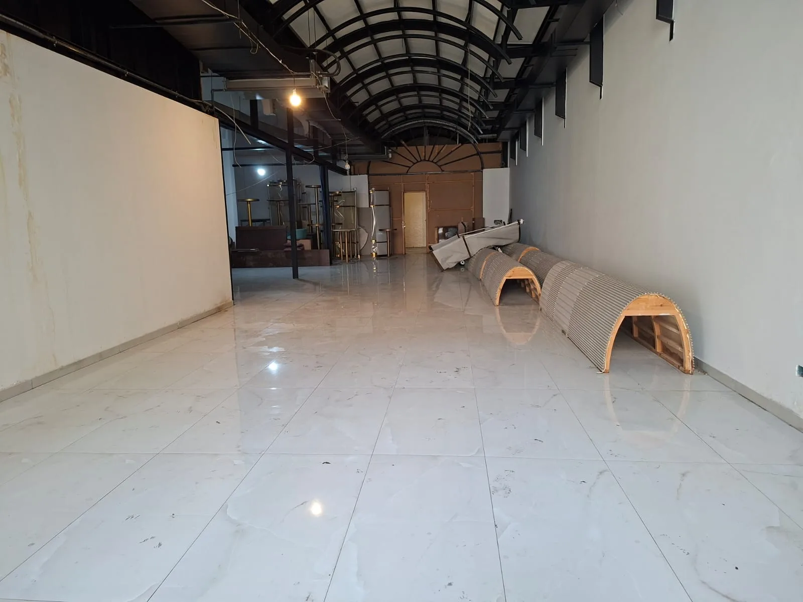 Shop for rent in Verdun, Beirut, Lebanon — الصورة 2