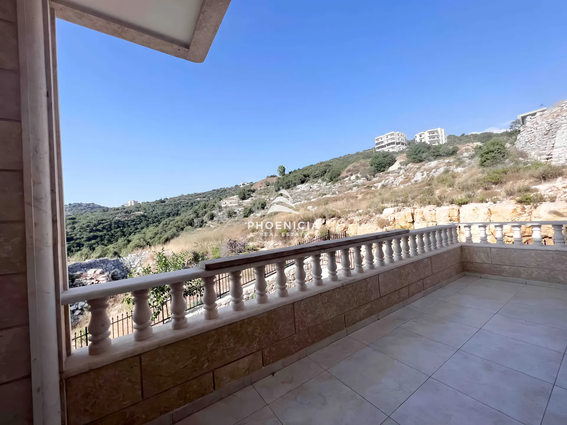 Villa for Sale in Gharzouz — الصورة 3