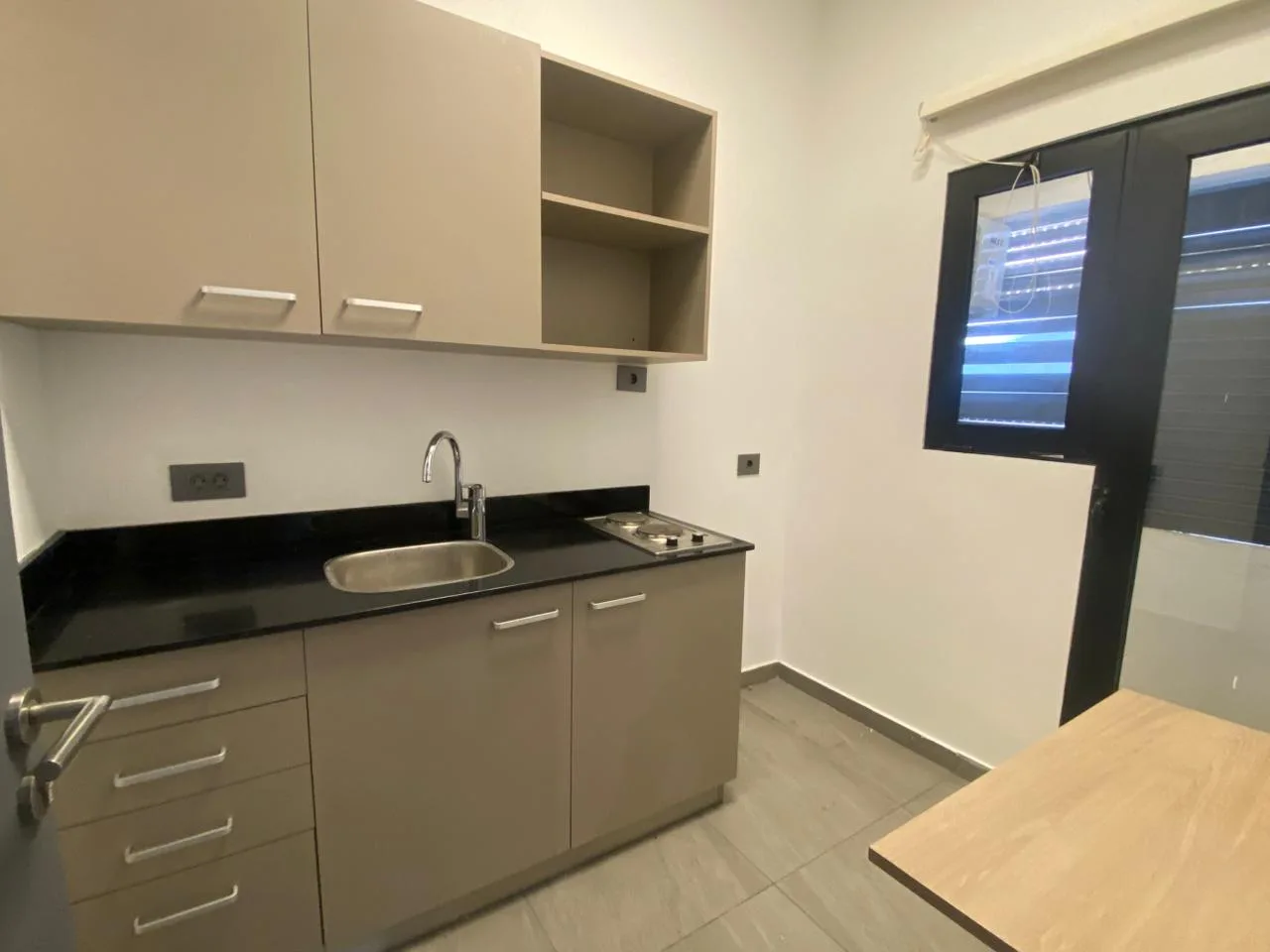 Office for rent in Badaro — الصورة 2
