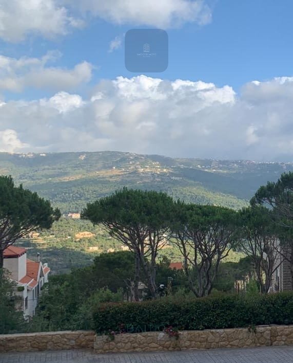 Huge Lavish Villa with a Wooden Shed For Sale in Broumanna — الصورة 4