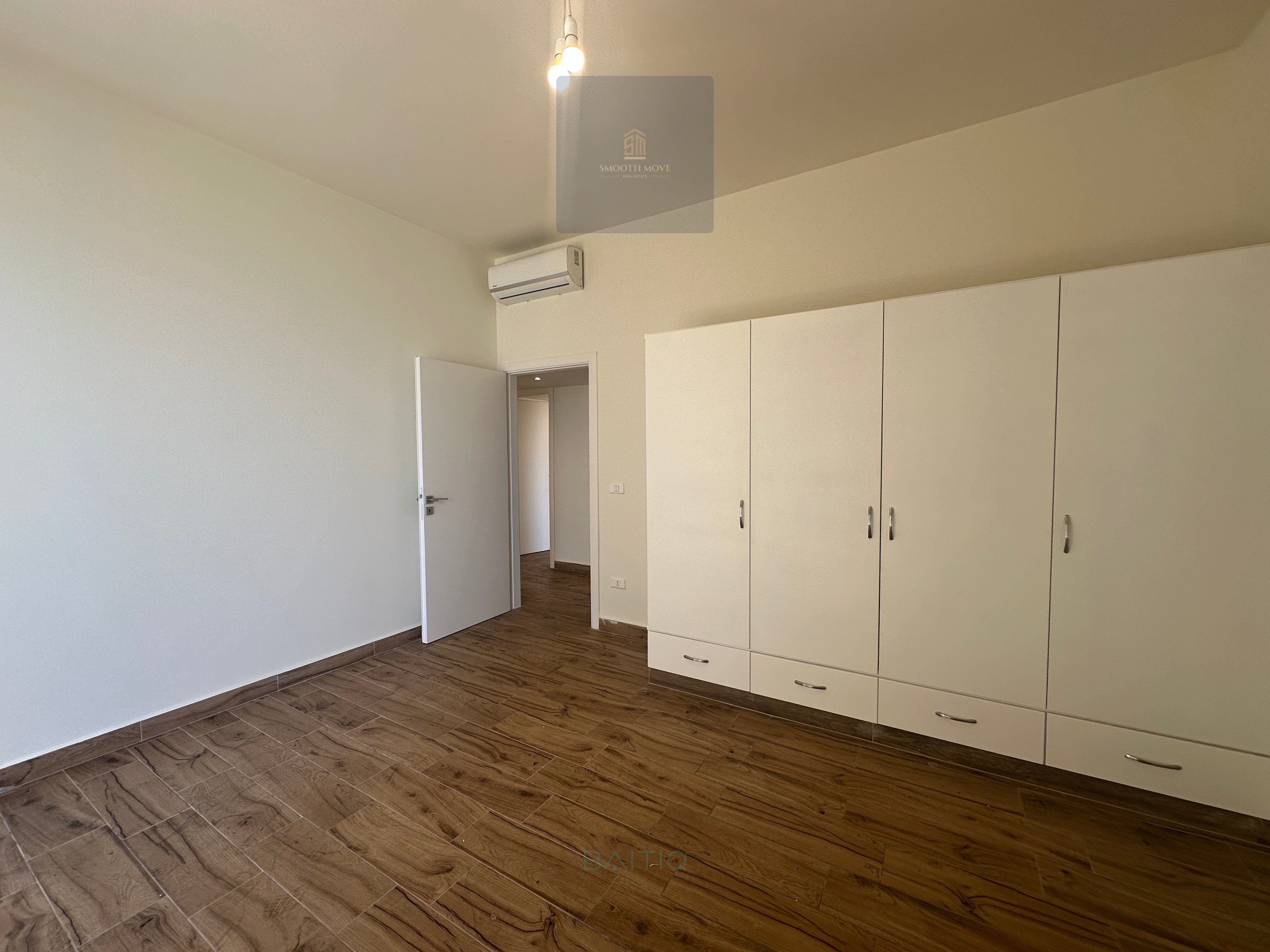 High Ceilings, Seaview, Renovated Apartment for Sale in Ramlet el Bayda — الصورة 7