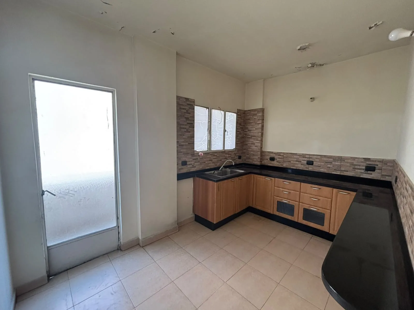 Office for rent in Naqqache — الصورة 10
