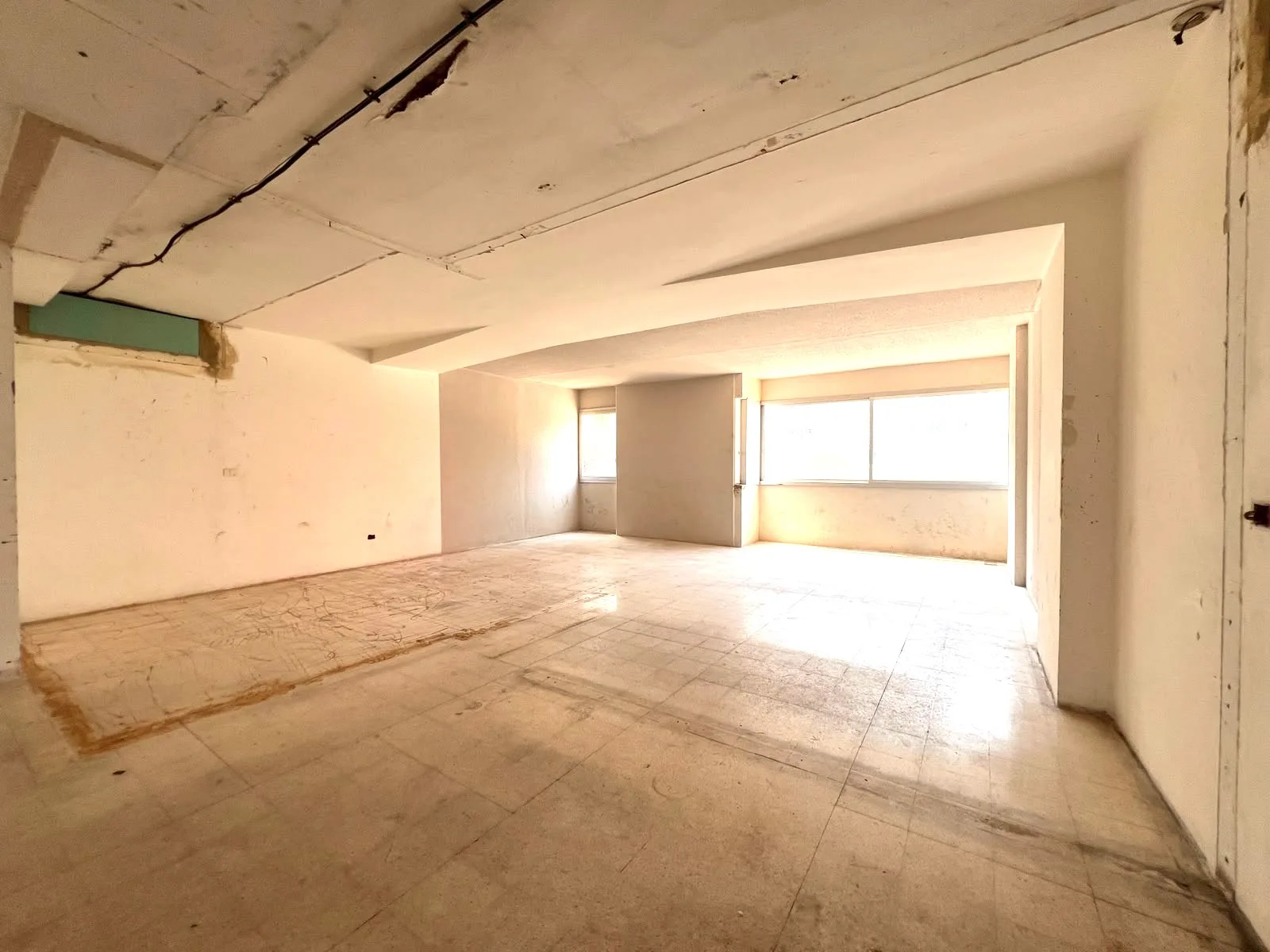 Office for Rent in Gemmayzeh — الصورة 9