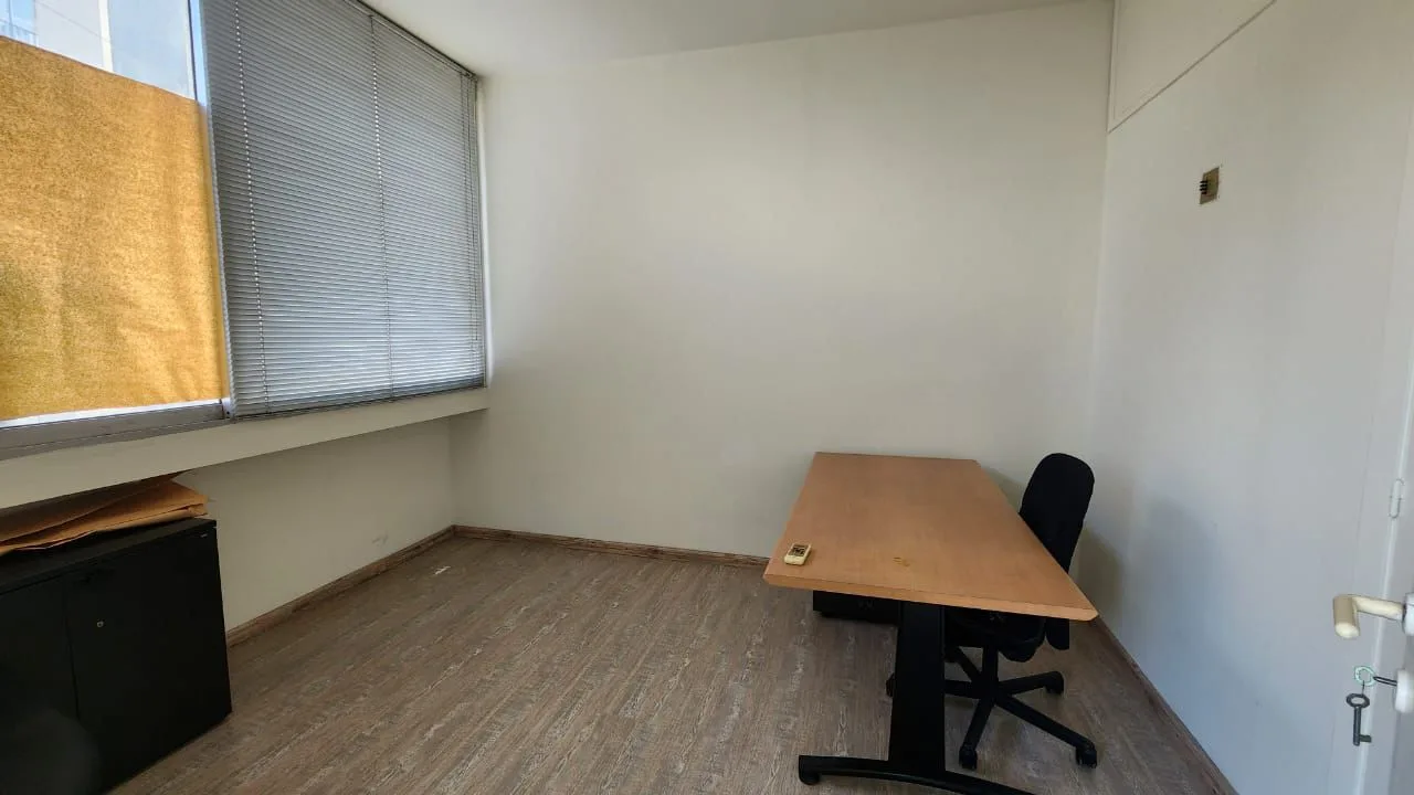 Office for rent in Badaro — الصورة 5