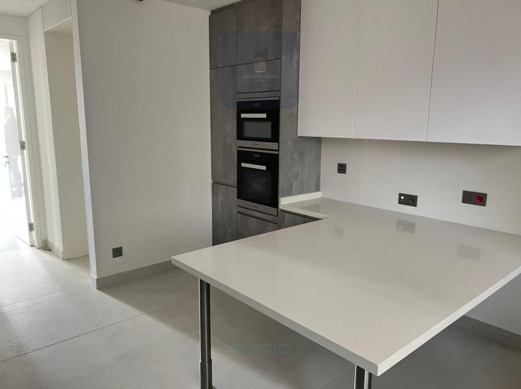 Gorgeous High End Finishing 3 Bedroom Apartment in Ashrafieh — الصورة 4