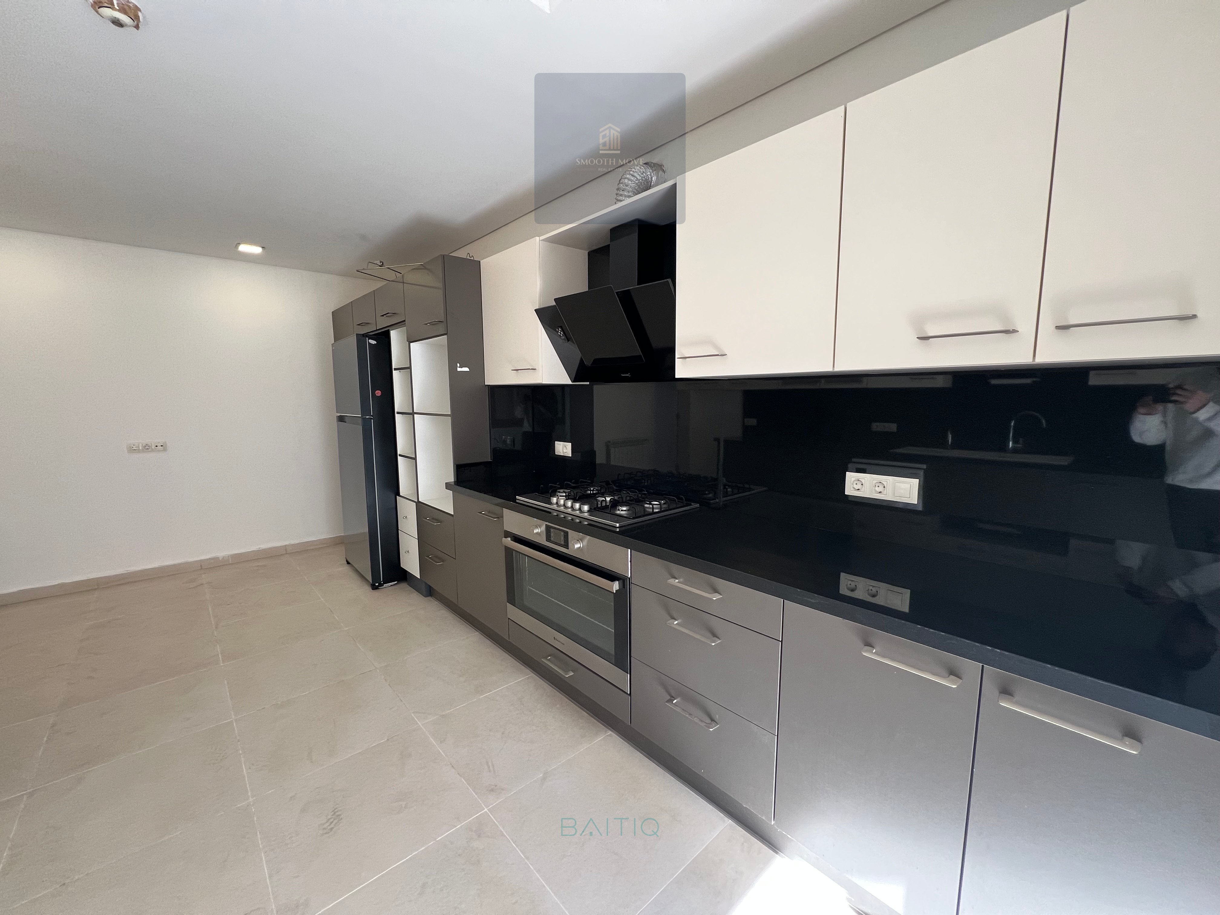 Beautiful Apartment With Outdoor Terrace for Rent or Sale in Gemmayze — الصورة 4