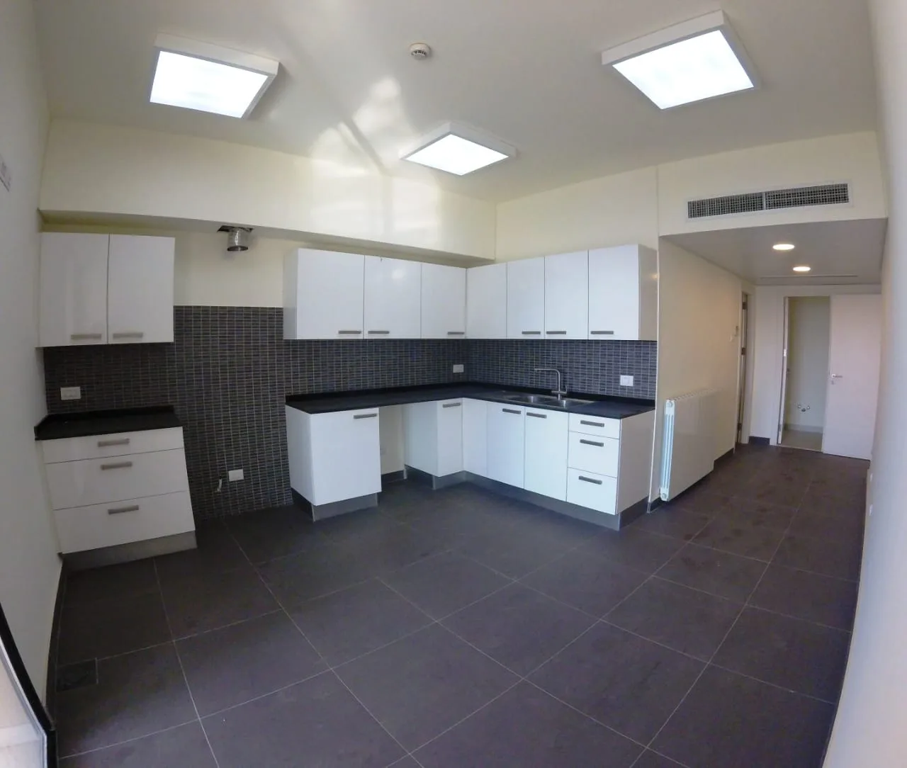 Apartment for Sale in Clemenceau, Beirut, Lebanon — الصورة 6