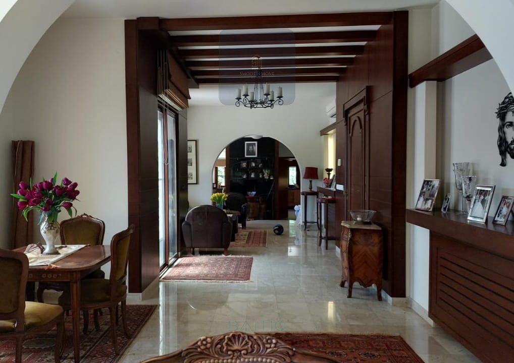 Huge Lavish Villa with a Wooden Shed For Sale in Broumanna — الصورة 5