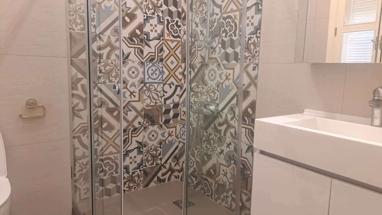 Apartment for Rent in Ain Al Mraiseh, Beirut, Lebanon — الصورة 7
