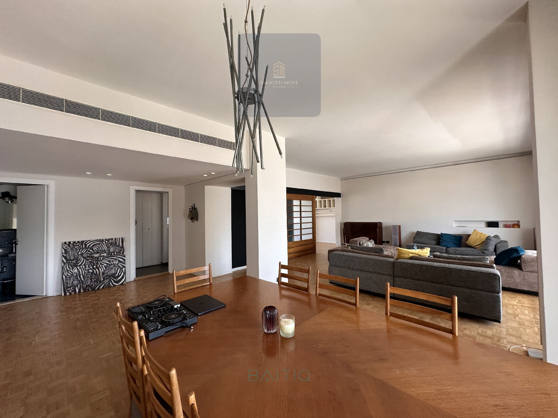 Parisian-style apartment for sale in Achrafieh — الصورة 3