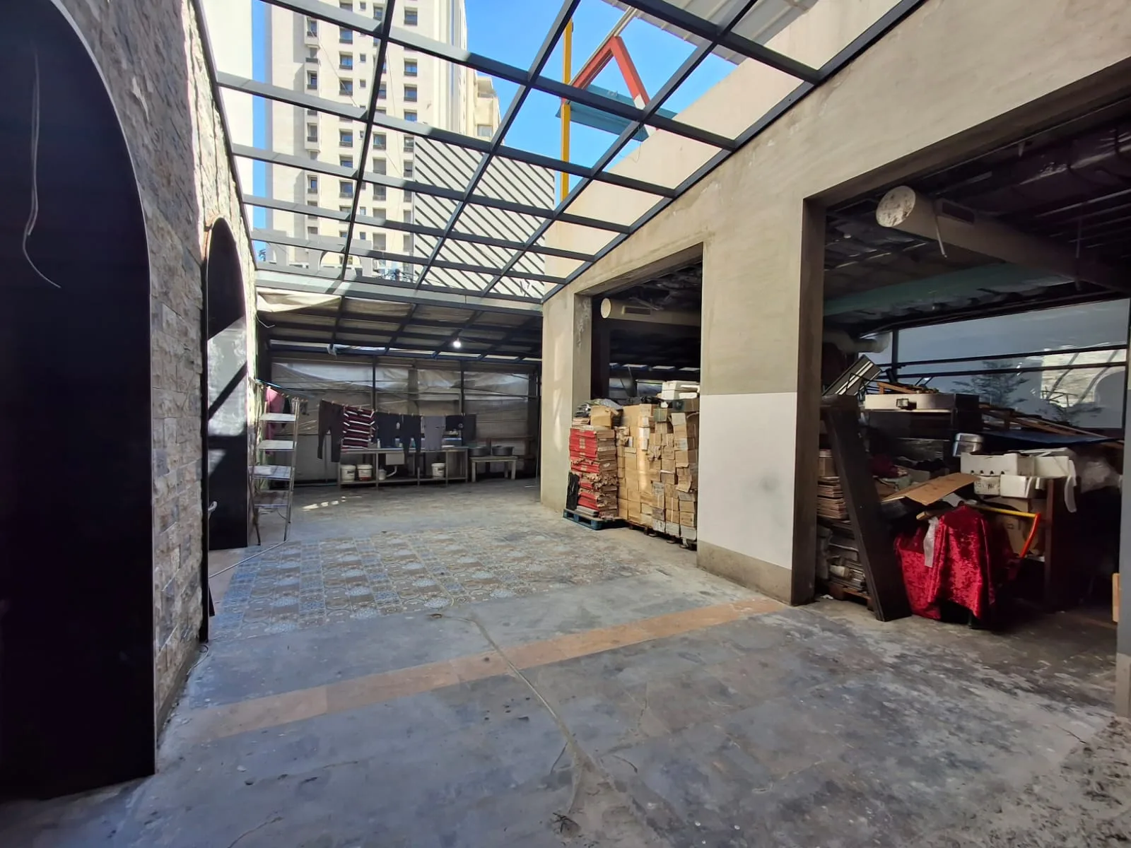 Restaurant for rent in Sodeco — الصورة 8