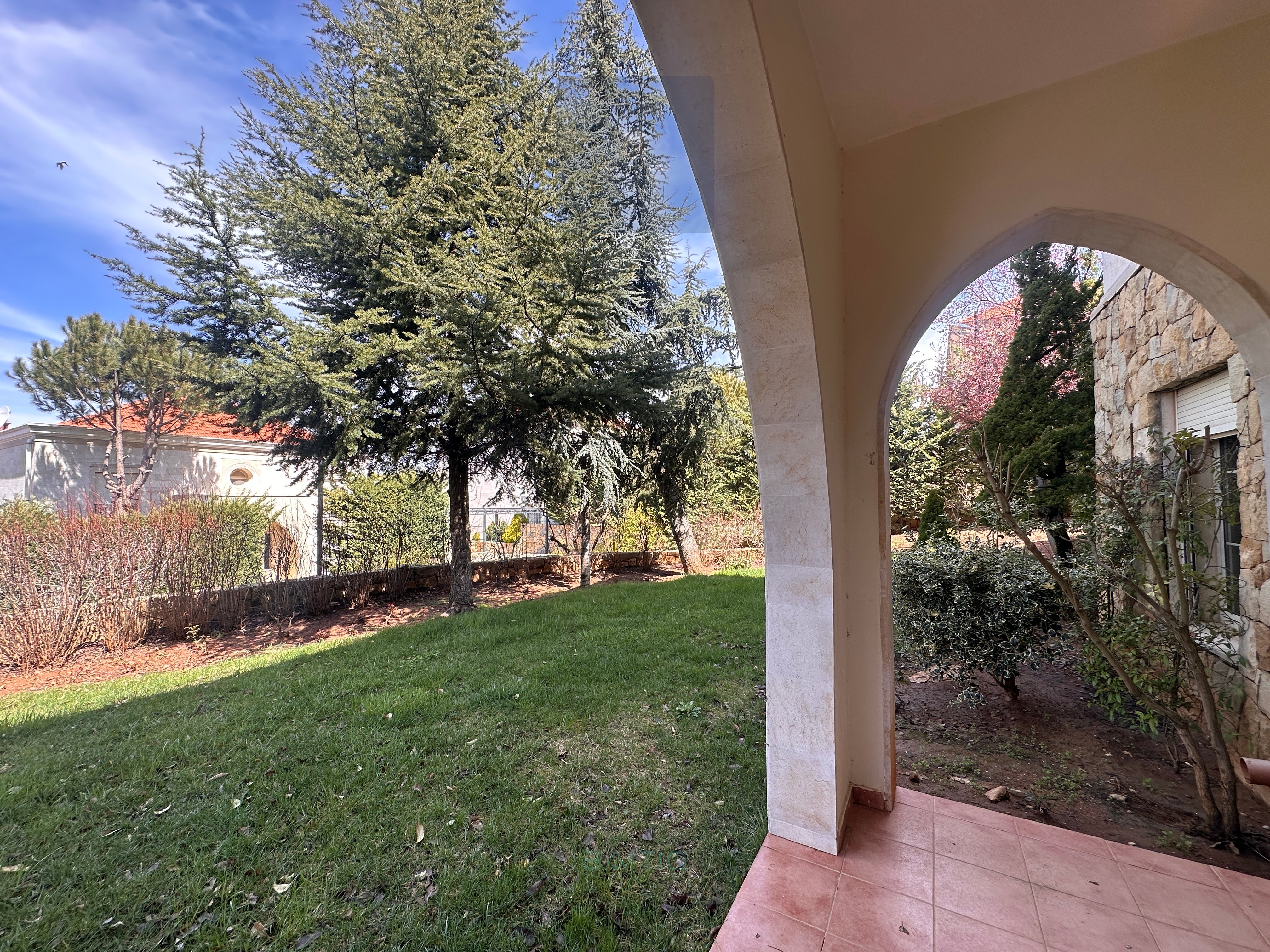 Charming Villa for Sale in Bhamdoun, Lebanon — الصورة 10